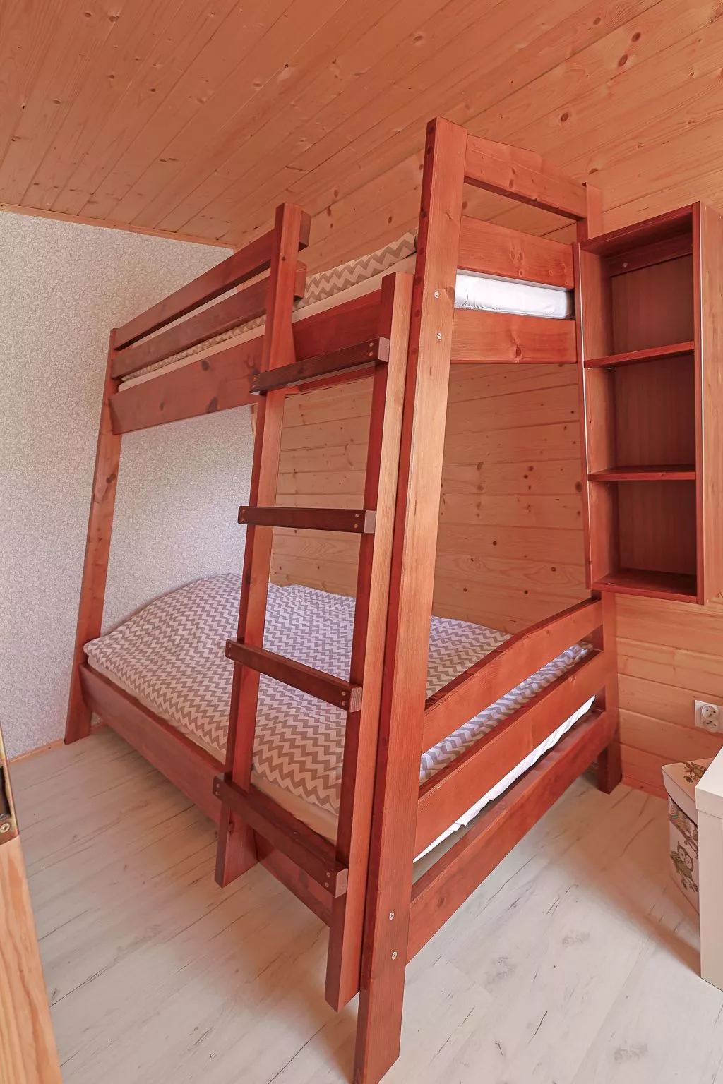 "Aurora" mit Terrasse-Drinnen