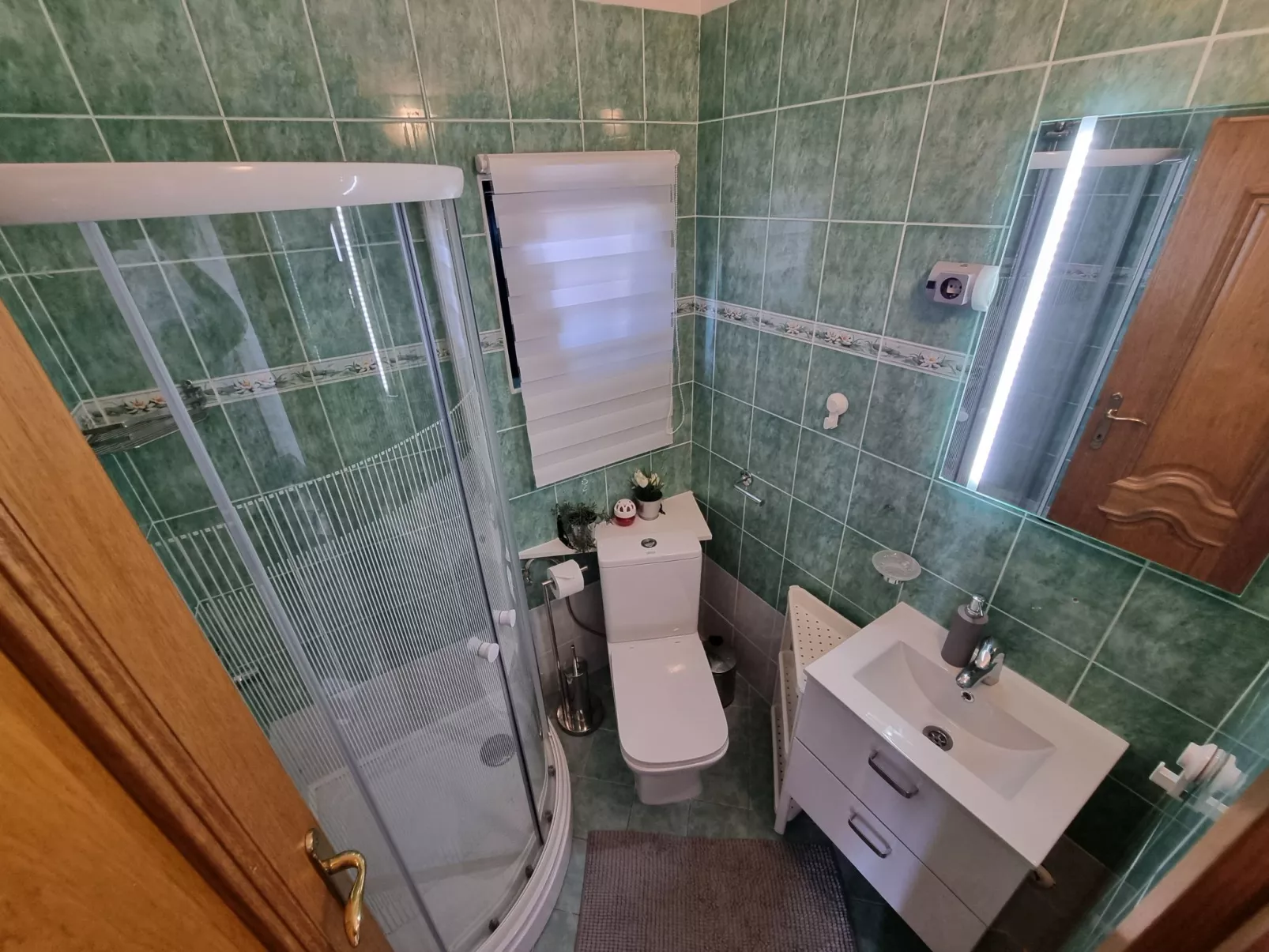 Mit privatem Pool und Sauna-Dedans