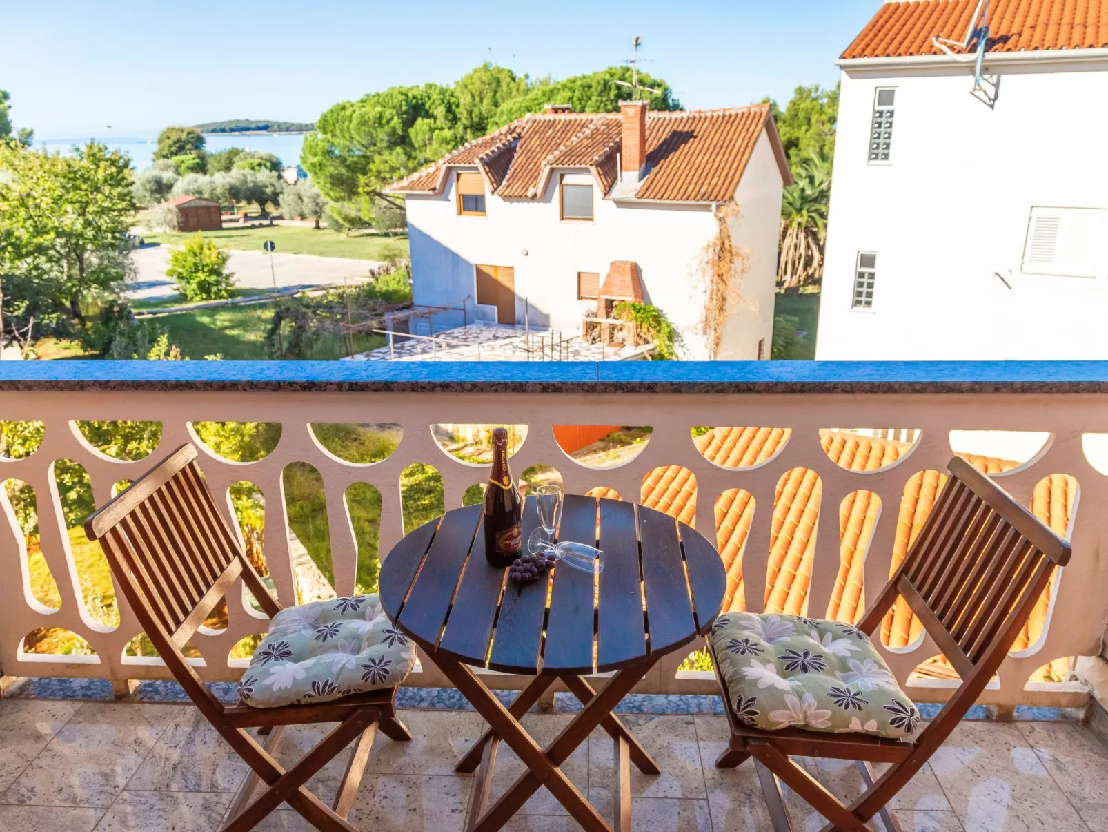 Ferienappartement Edi mit zwei Balkonen-Drinnen