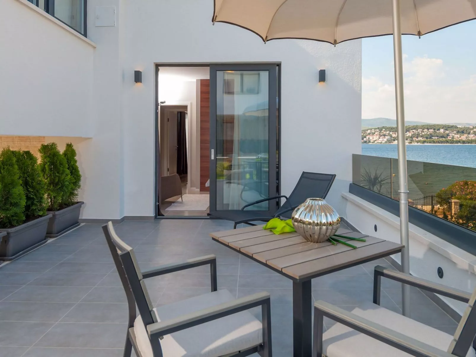 Luxuriöse Villa Rose am Strand mit Pool-Draußen