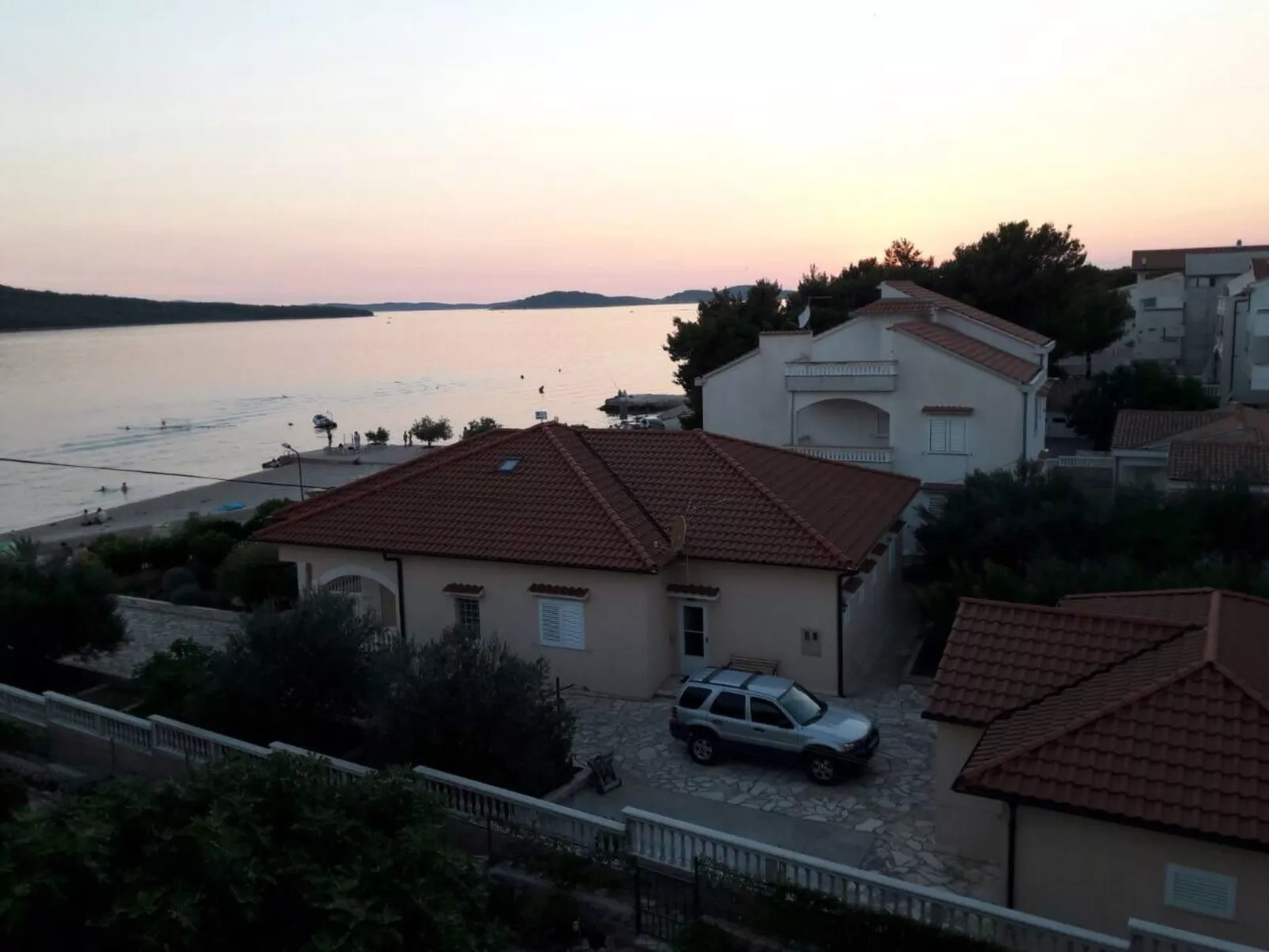 Wohnung in Šibenik mit privatem Parkplatz-Draußen