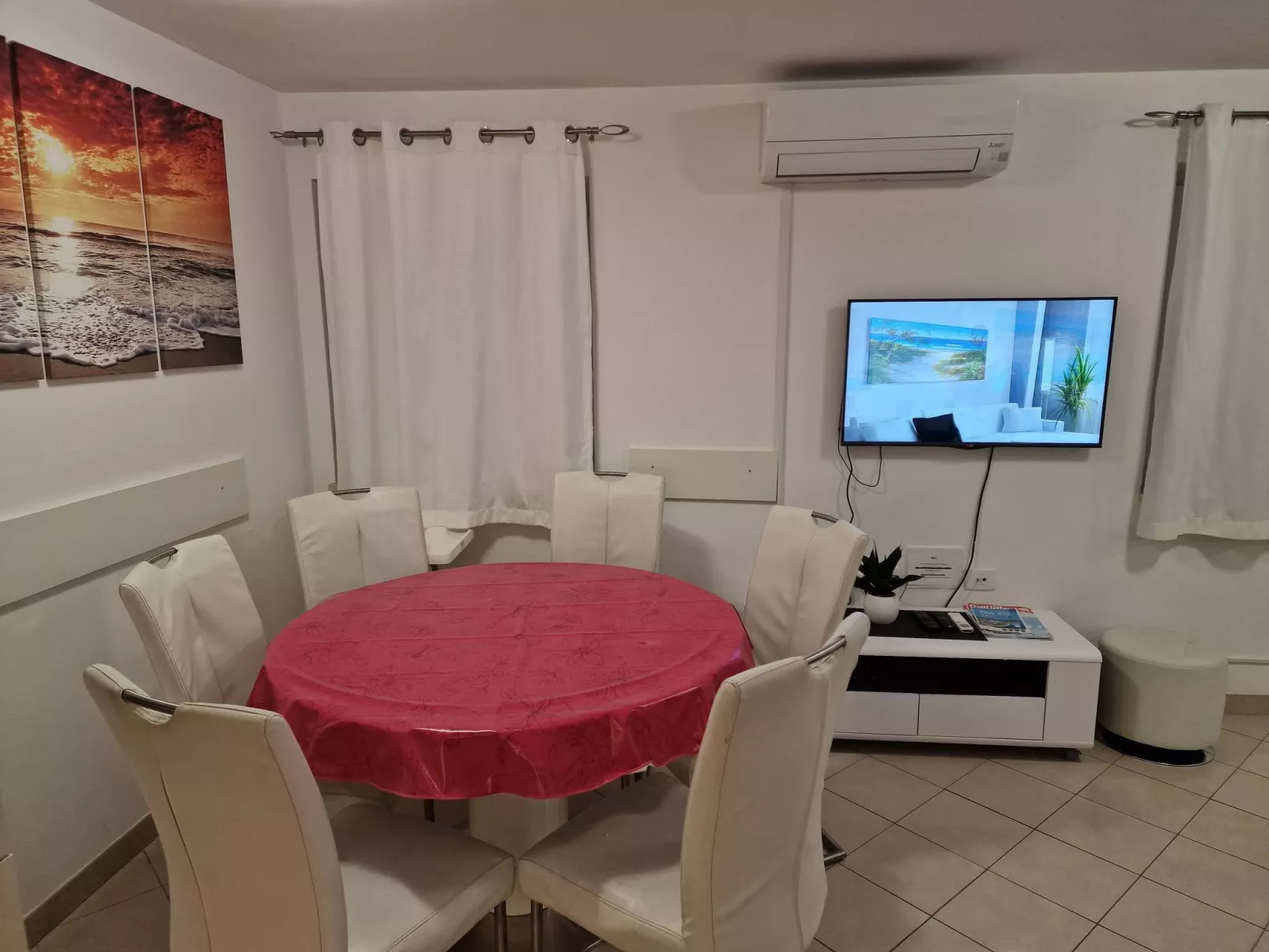 Gemütliche, gepflegte Ferienwohnung-Dedans