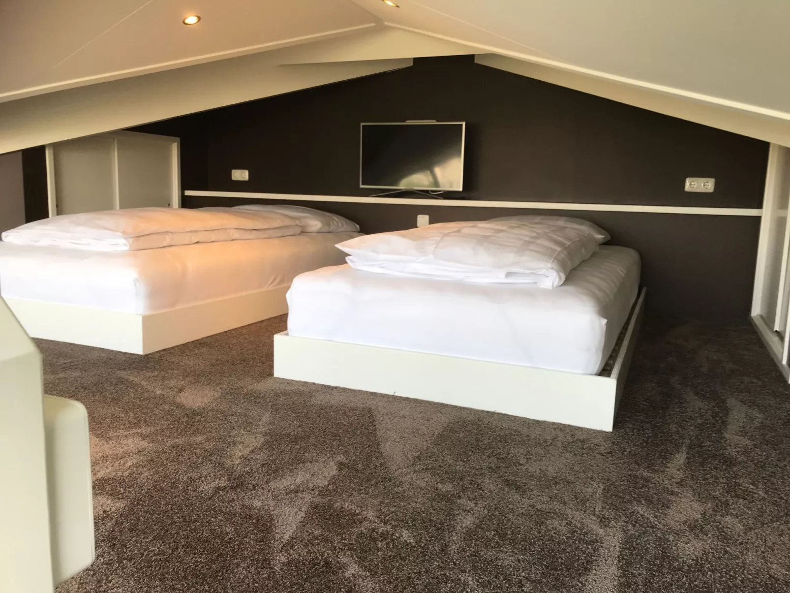 Mit Außen-Sauna und Außen-Whirlpool-Dedans