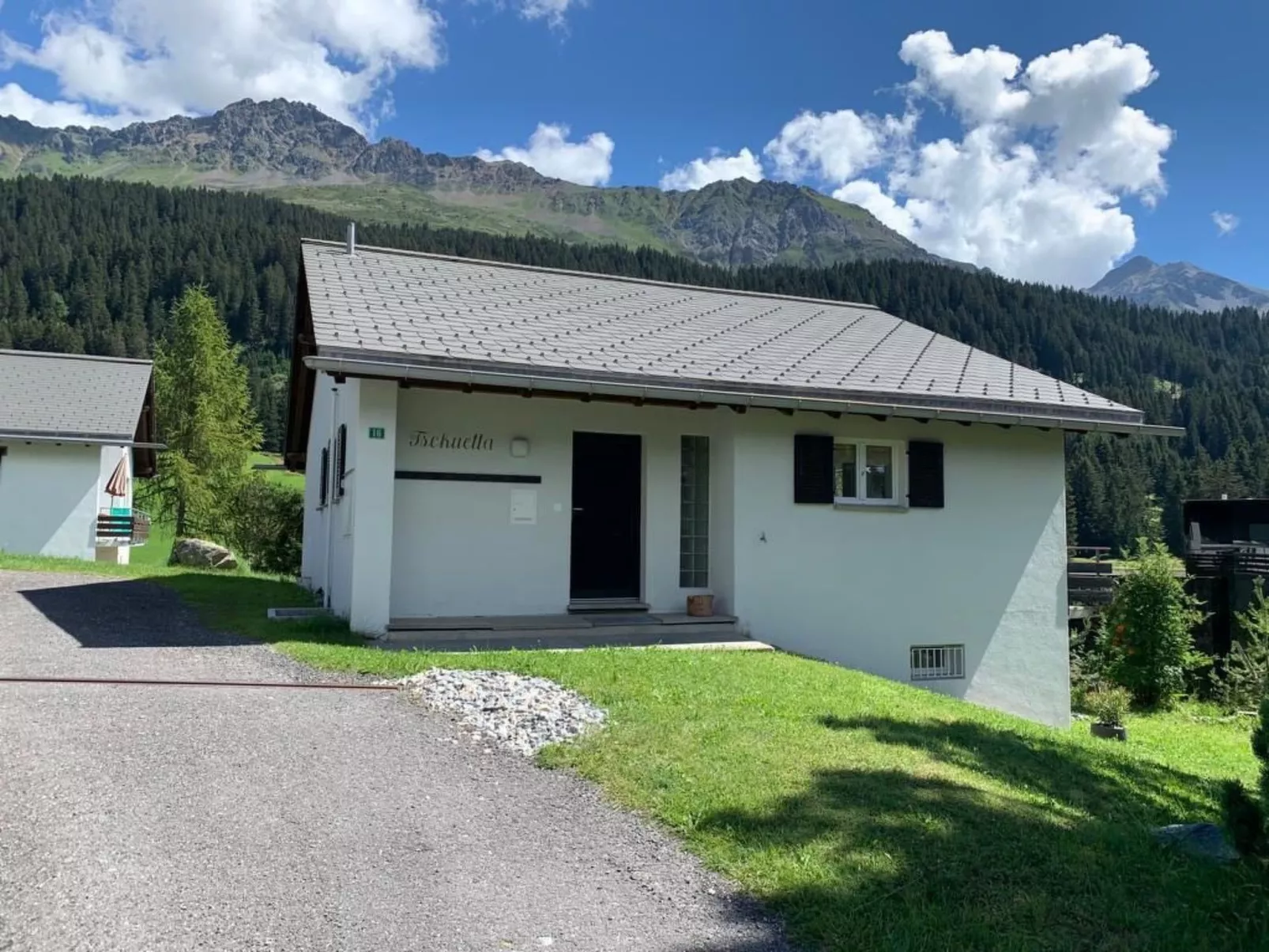 Haus Tschuetta - zentrale Lage in Valbella - Outside