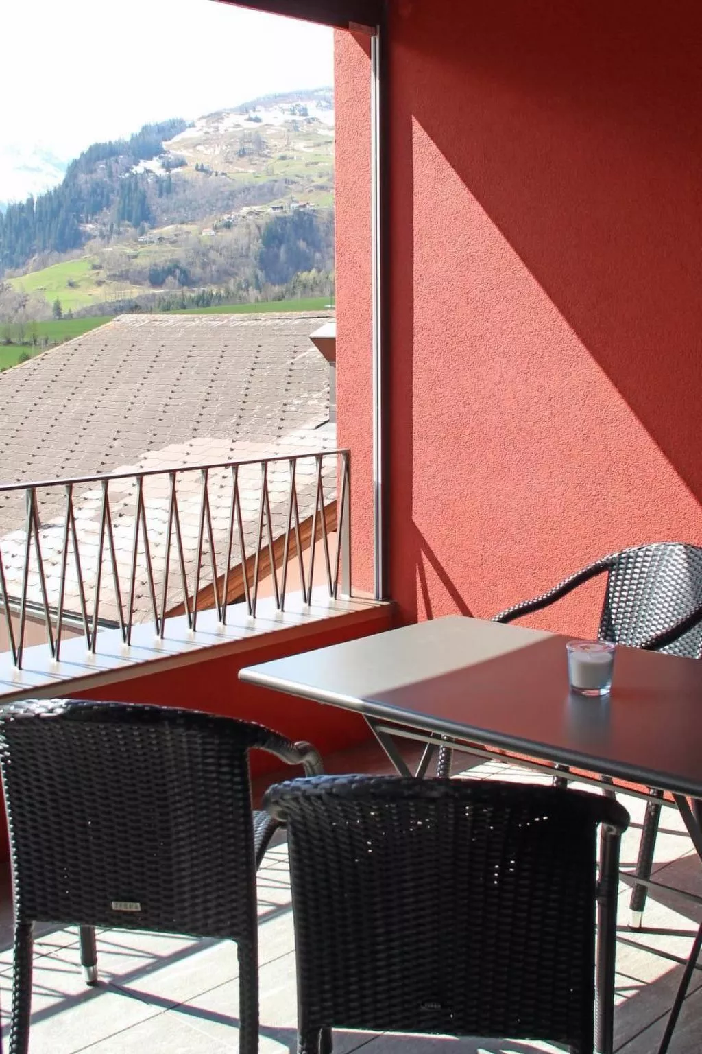 Moderne, komfortable Dachwohnung mit Bergsicht-Draußen