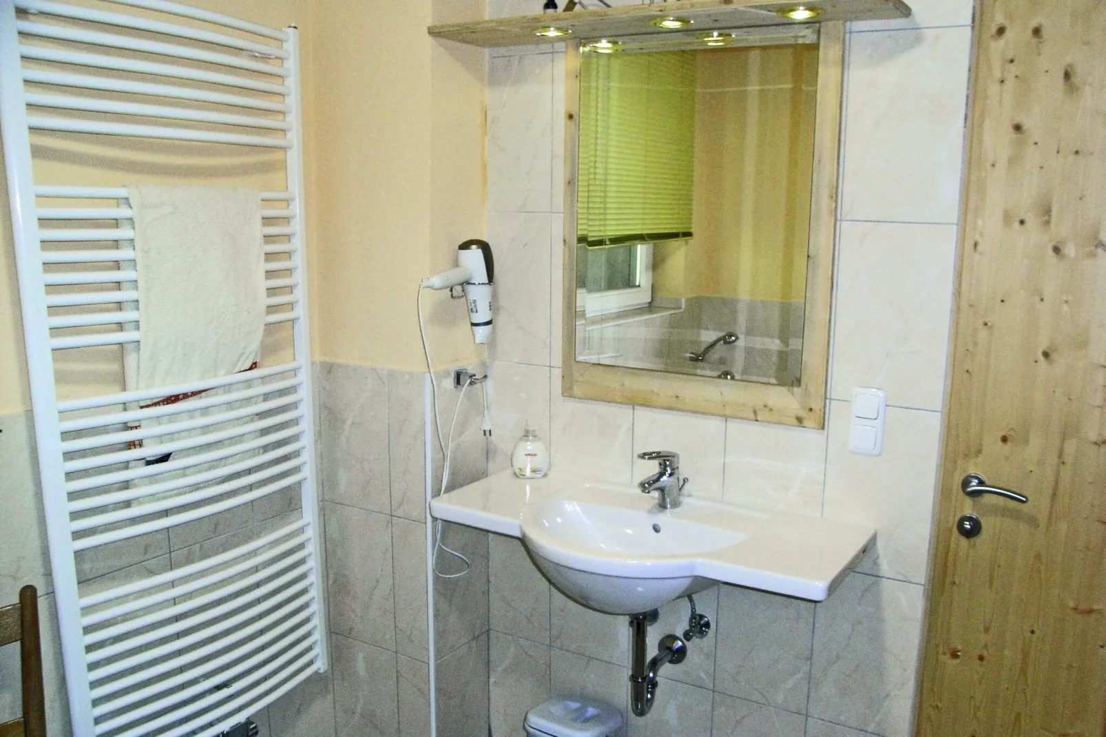 Hollaus 2-Badezimmer