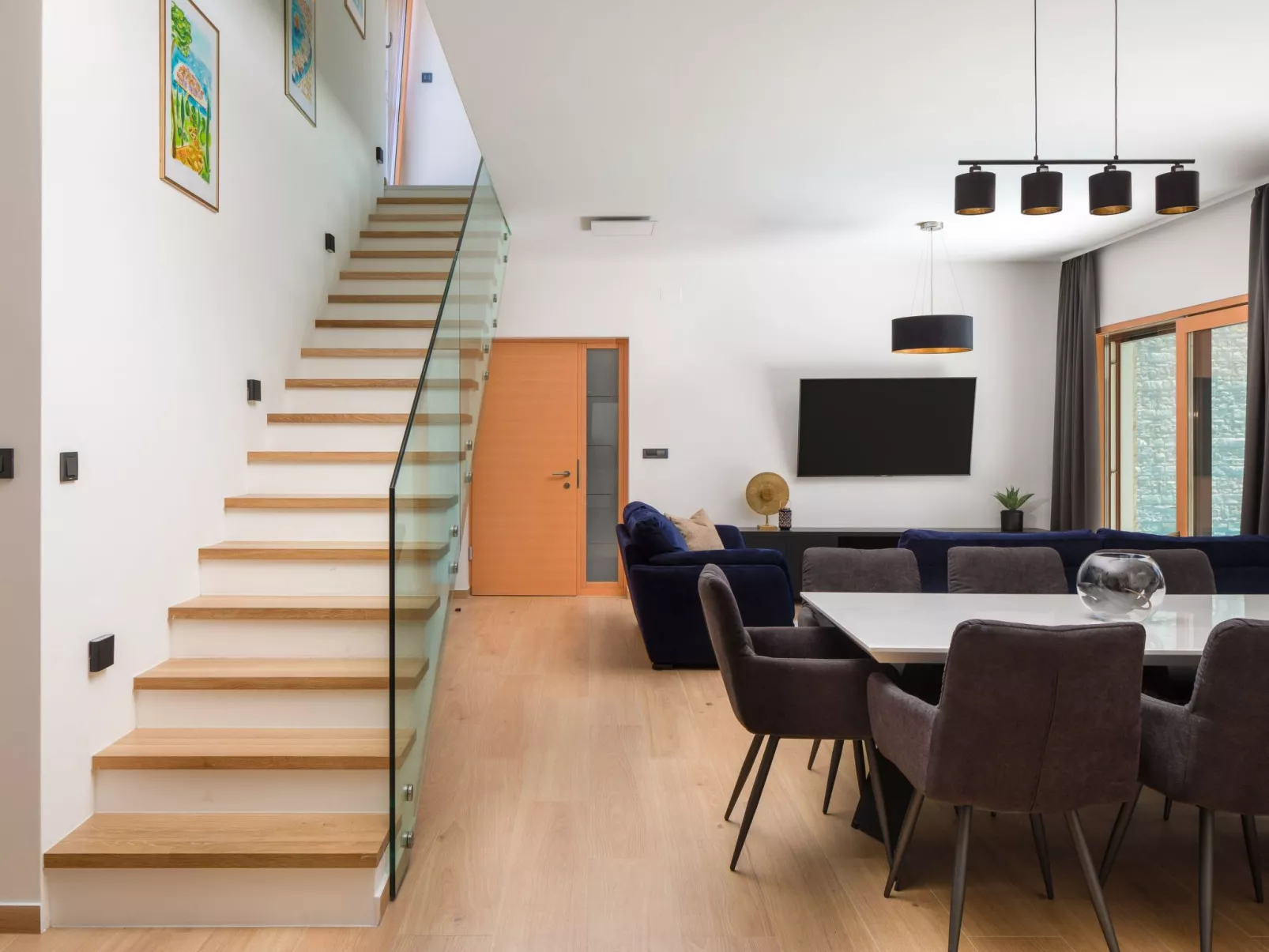 Für 10 Personen in Sria-Inside