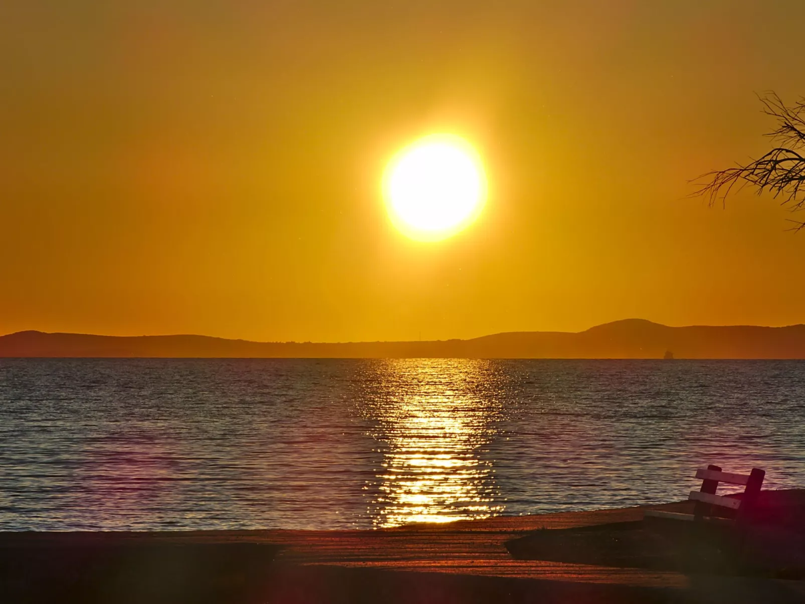 Erdgeschoss-Ferienwohnung mit Garten und Pool-Drinnen