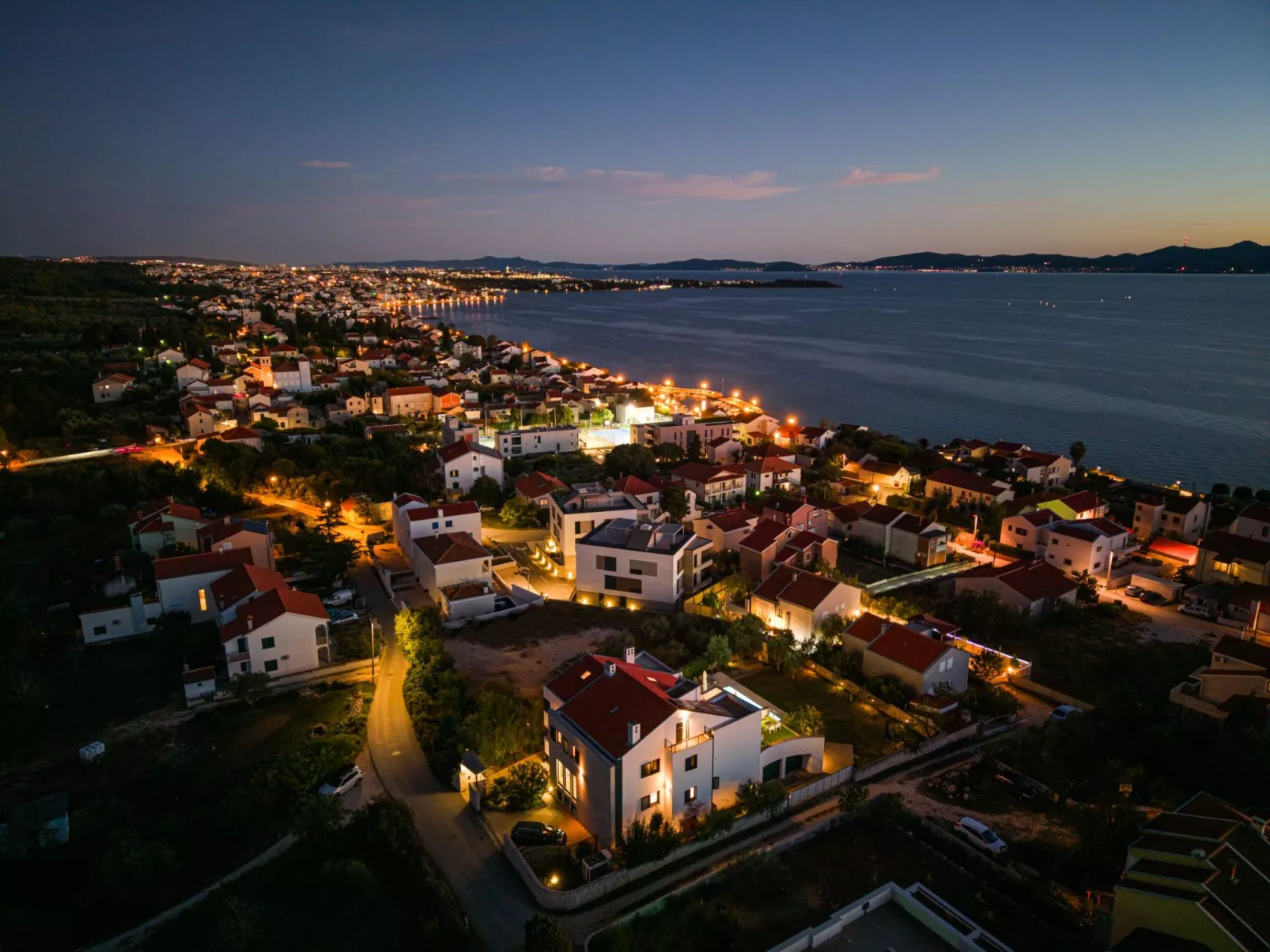 Luxuriöse Villa mit Meerblick - von TA Leut Agency-Draußen