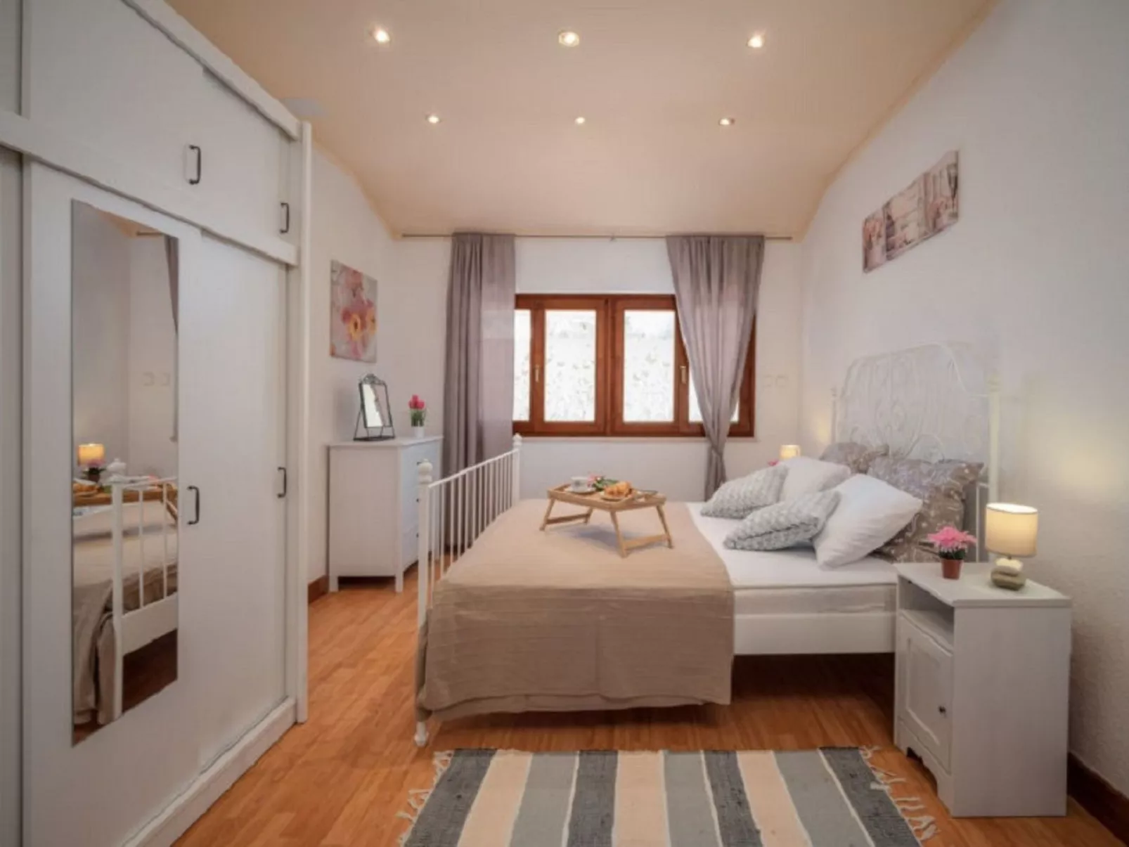 Chiara in Rogivici-Inside