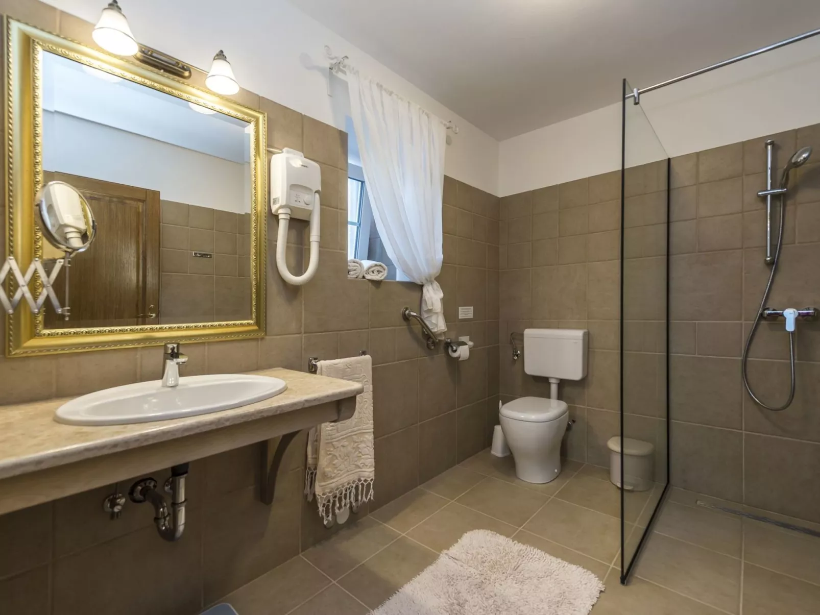 VILLA CON WELLNESS A 1 KM DAL MARE-Inside