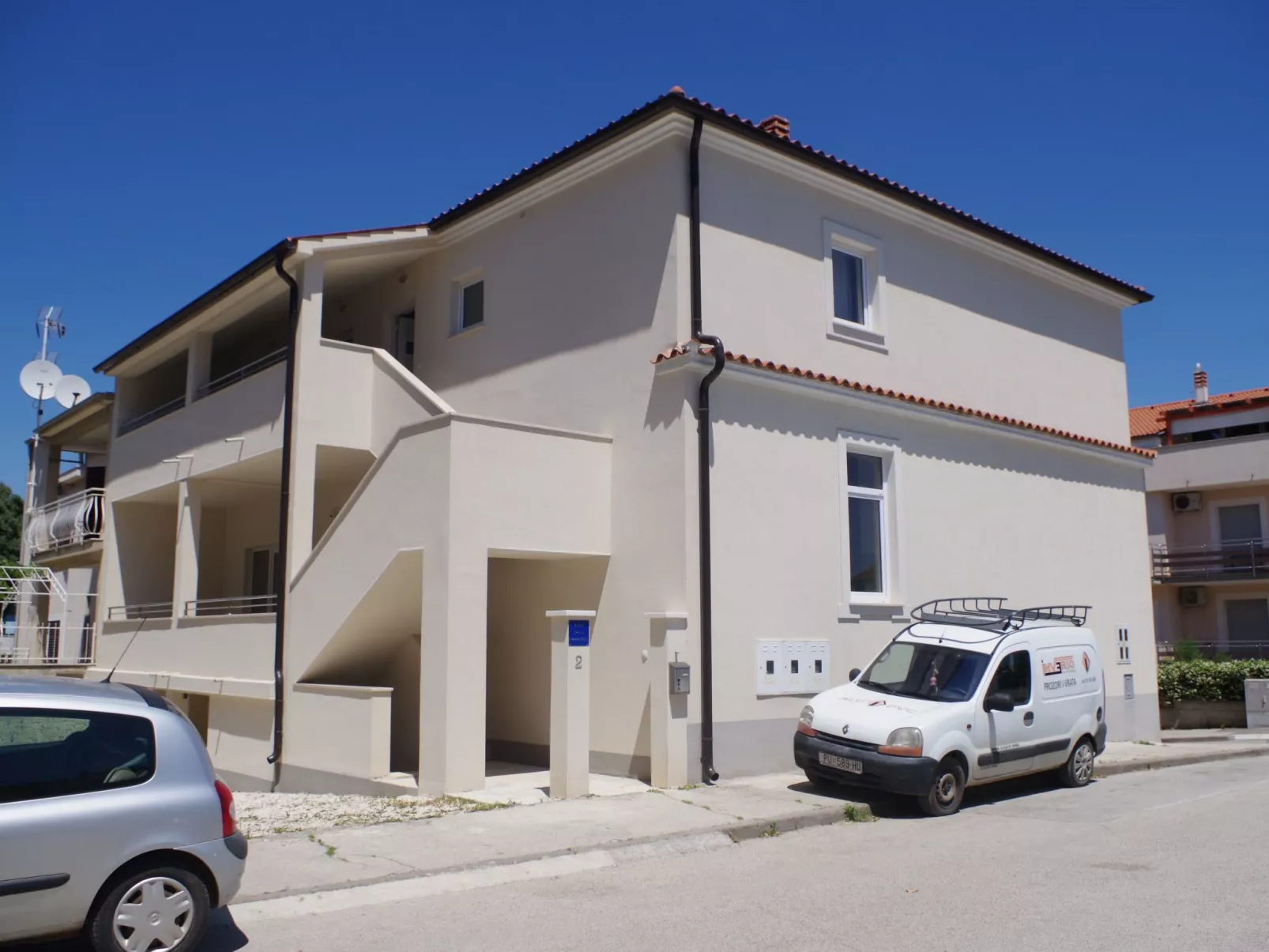 "Dunja", Pula-Dehors