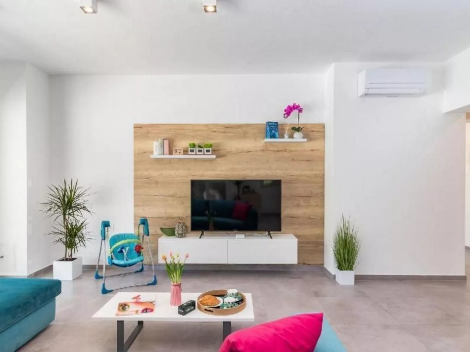 Villa Sanivaro mit beheiztem Pool und Whirlpool-Inside