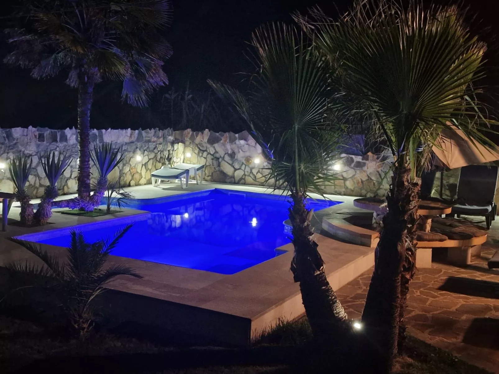 Schönes Haus in Pomer mit privatem Parkplatz-Draußen