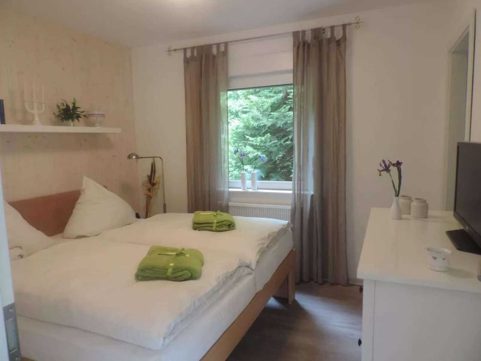 Gartenblick in Vöhl-Basdorf-Inside