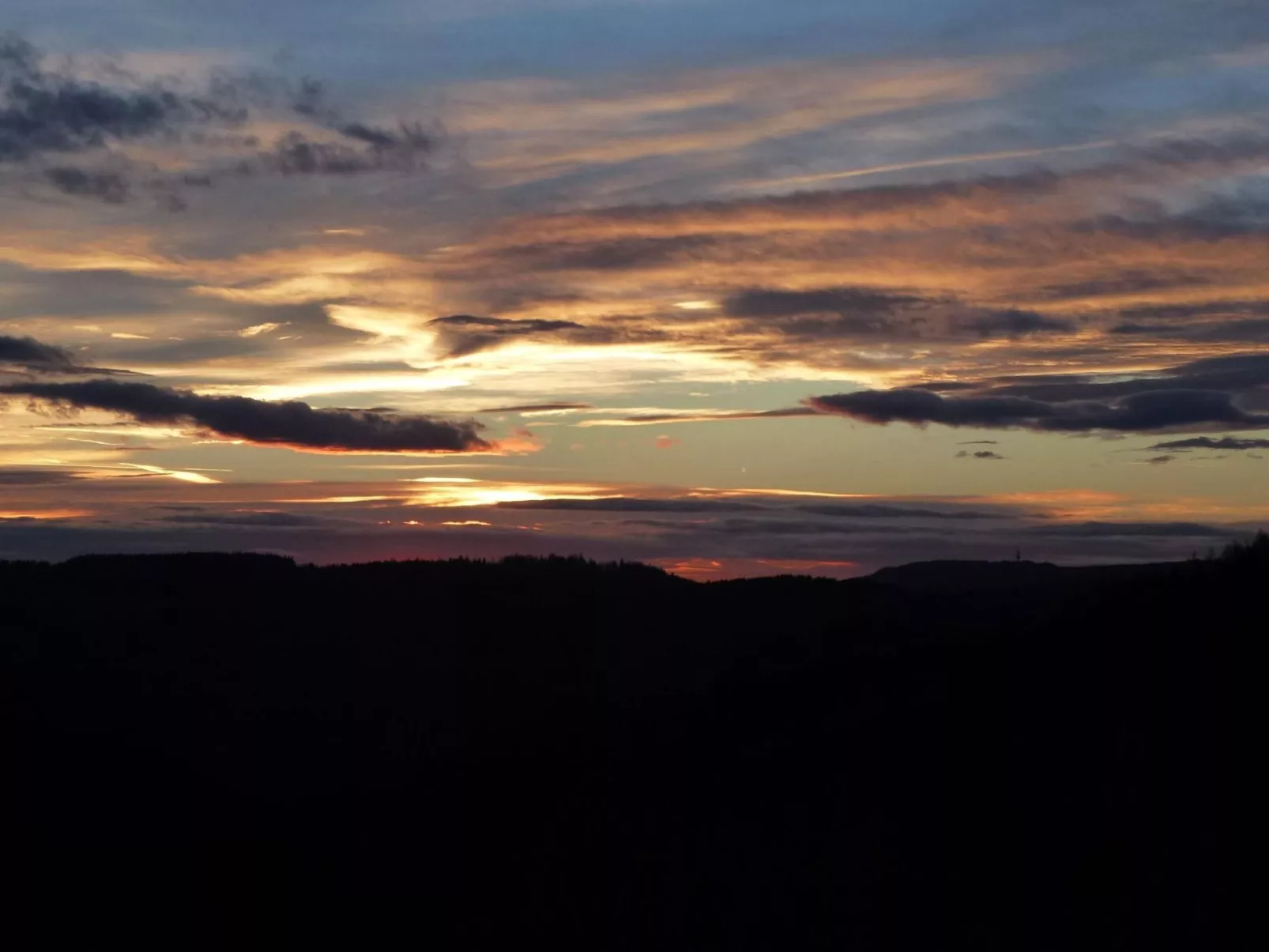 Mit Blick auf die Berge-Draußen