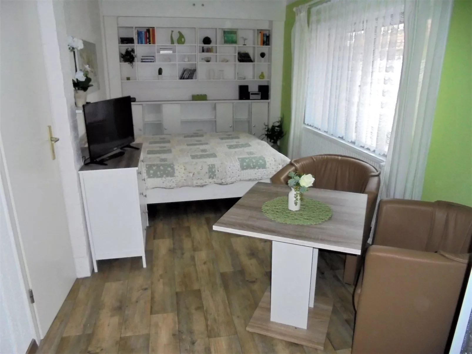 Kleine Ferienwohnung mit Garten und Terrasse-Inside