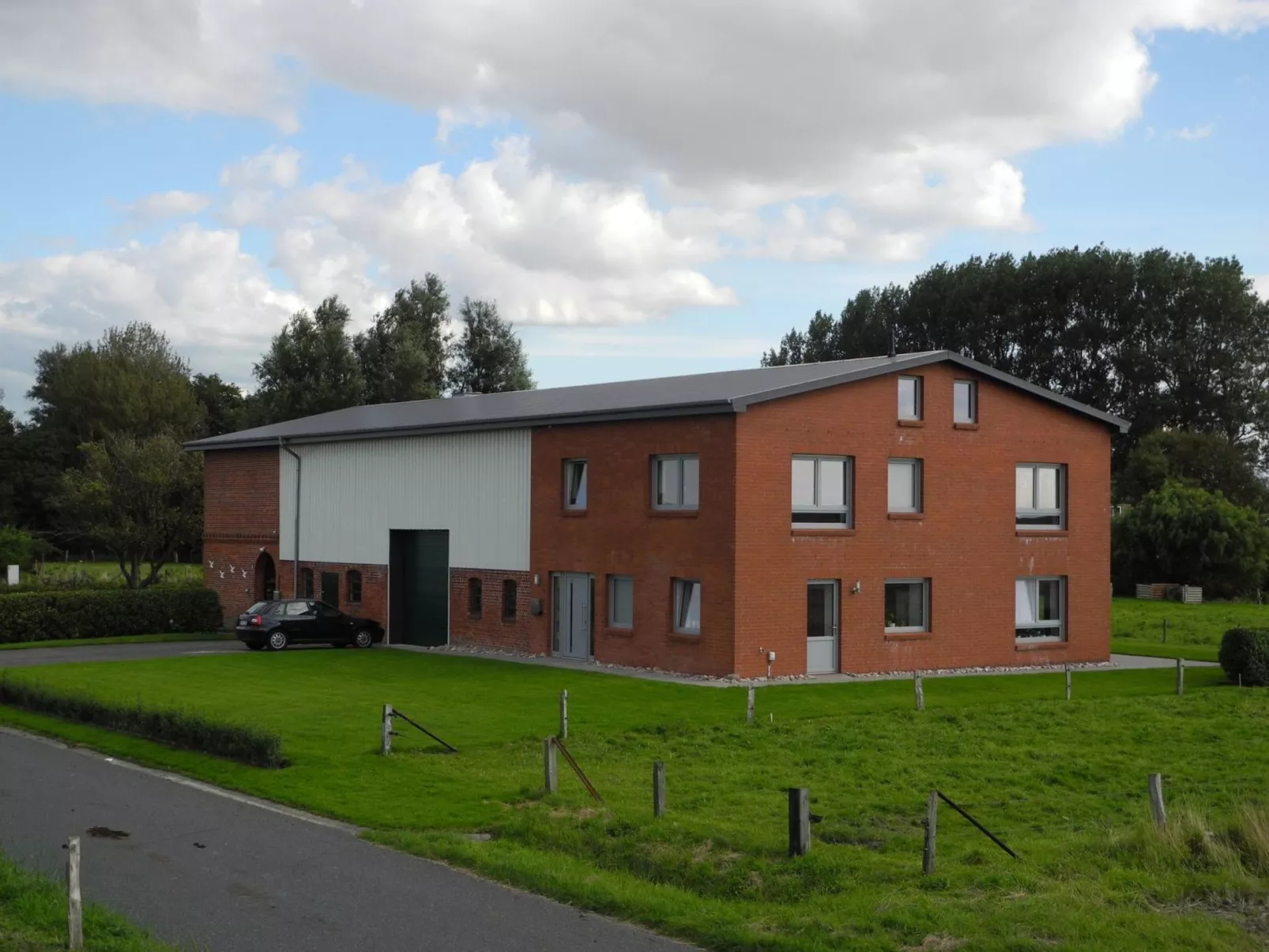 Geräumiges Ferienhaus mit Garten und Weitblick-Dehors