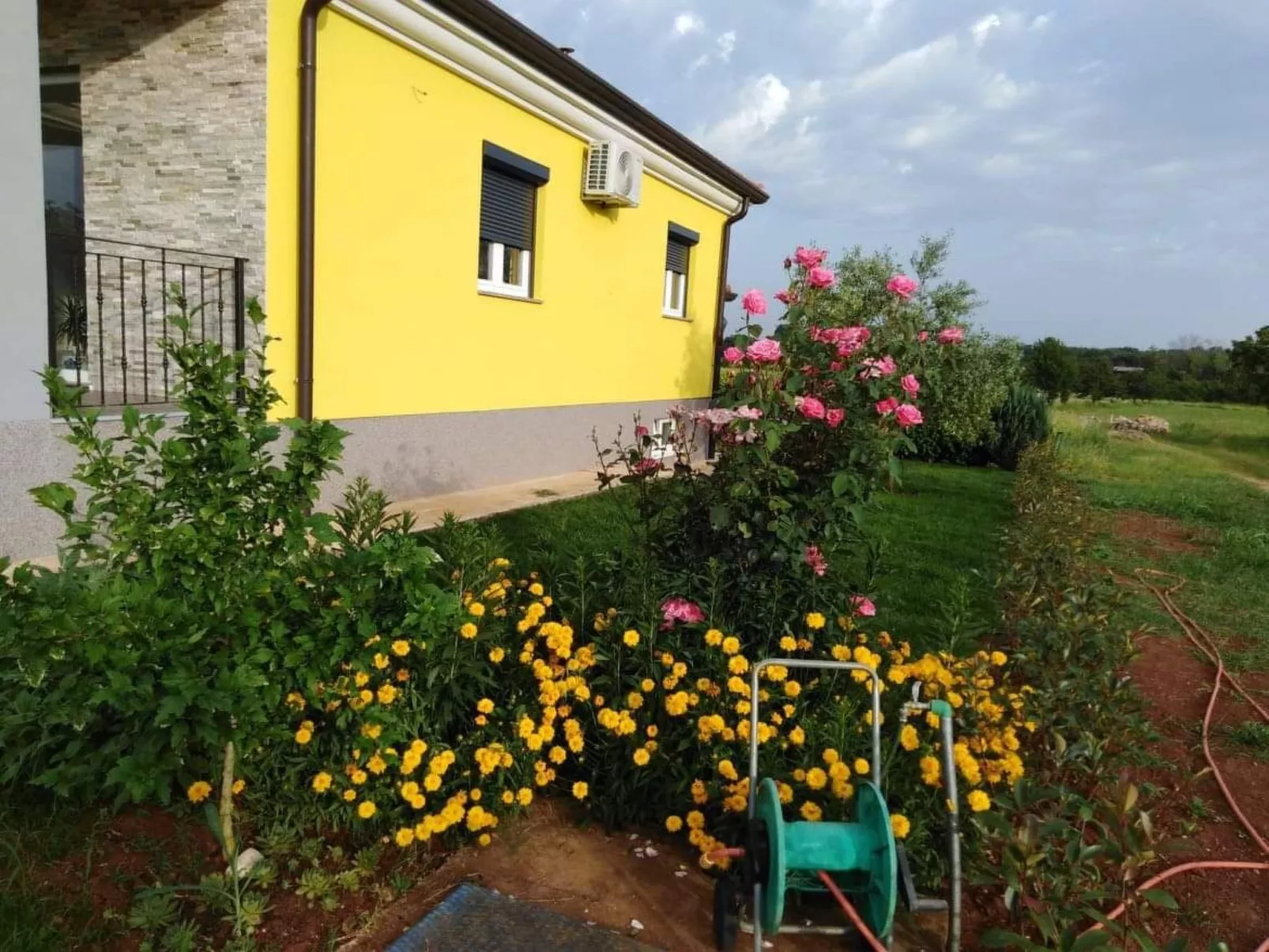 Mit Terrasse, Grill und Garten-Dedans