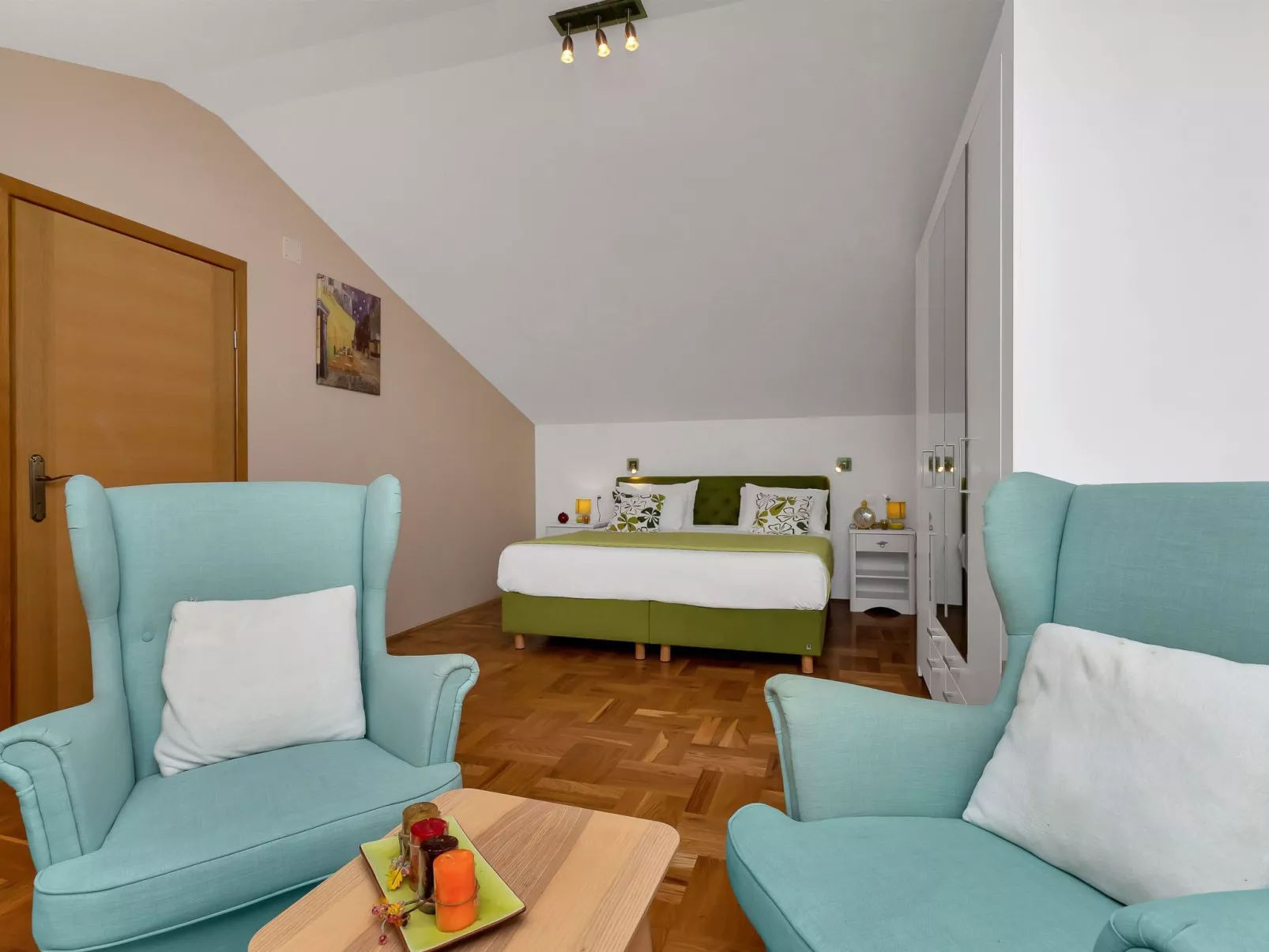 "Podgora" mit Blick auf das Wasser-Inside