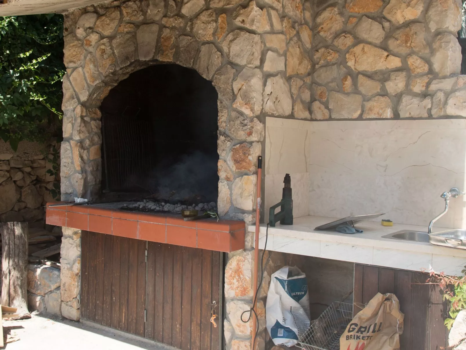 Für 5 Personen ca. 65 m&sup2; in Okrug Gornji, Adriaküste Kroatien (Kroatische-Image-tags.info