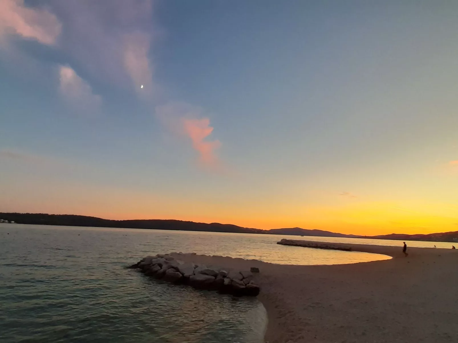 Wohnung mit Blick auf das Wasser-Image-tags.info