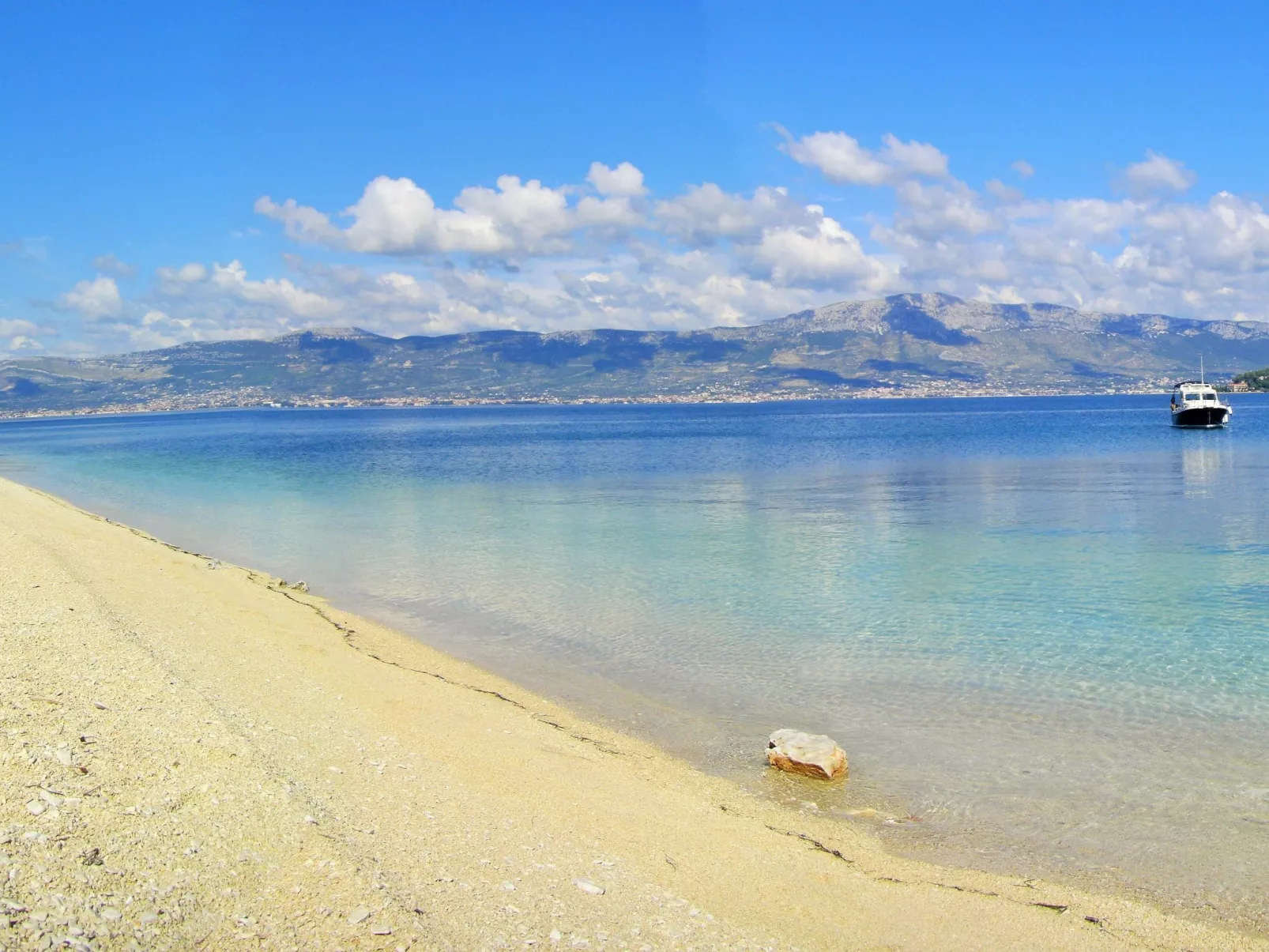 Wohnung mit Grill, Terrasse und Garten-Draußen