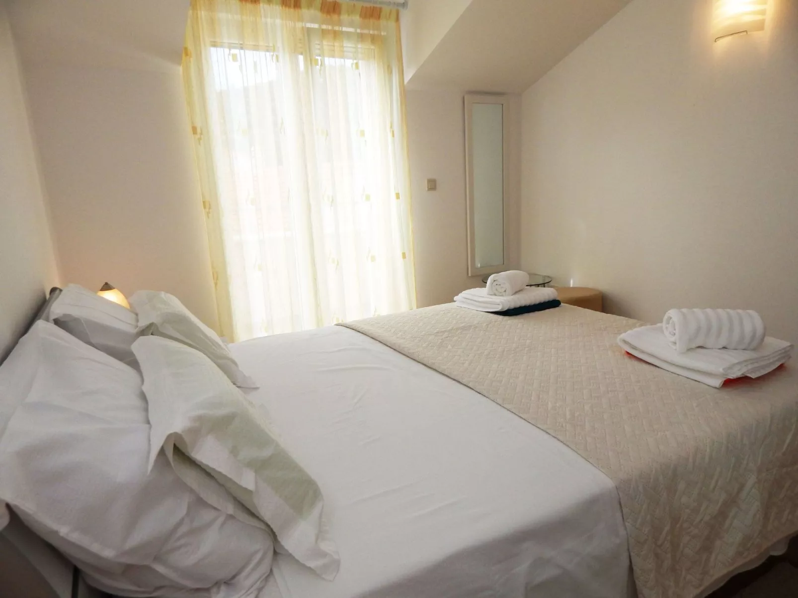 Mit zwei Balkonen-Dedans