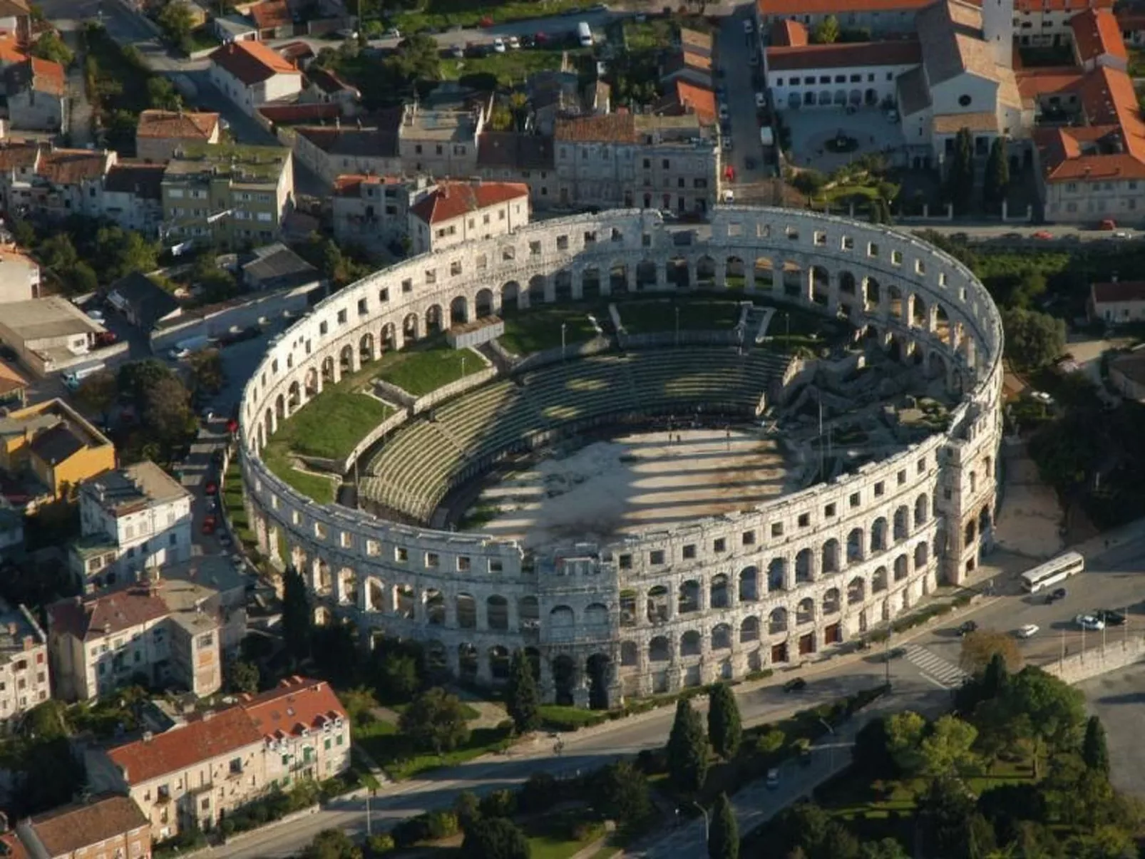 Wohnung in Fazana mit Garten, Grill und Terrasse-Draußen
