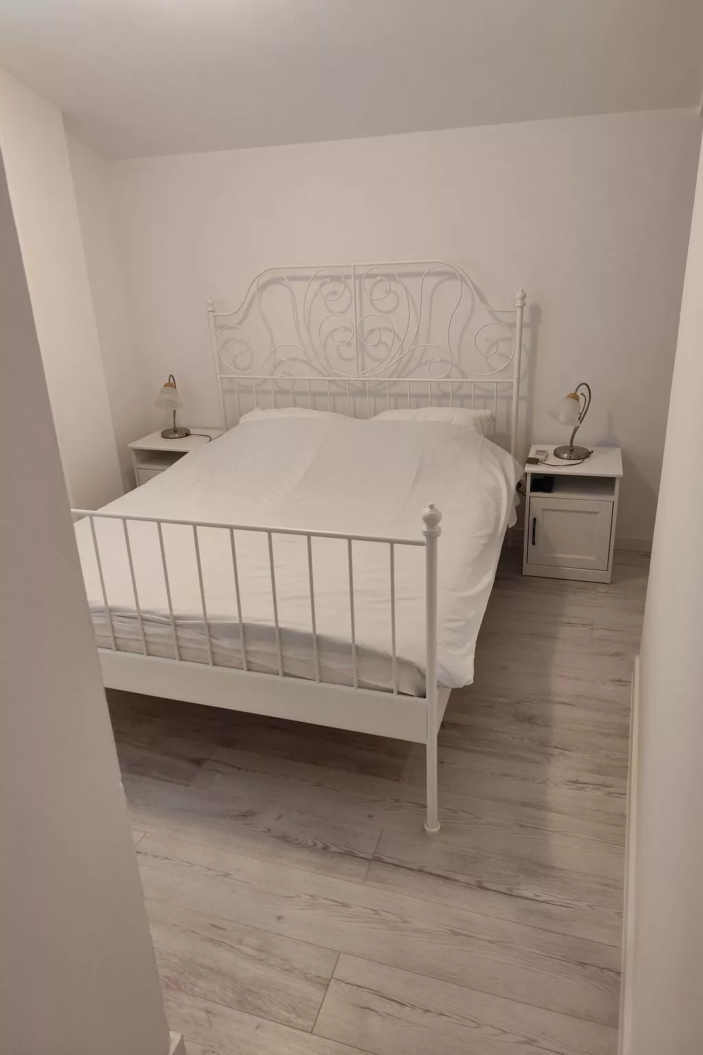 "Valentino" mit Blick auf das Wasser-Inside