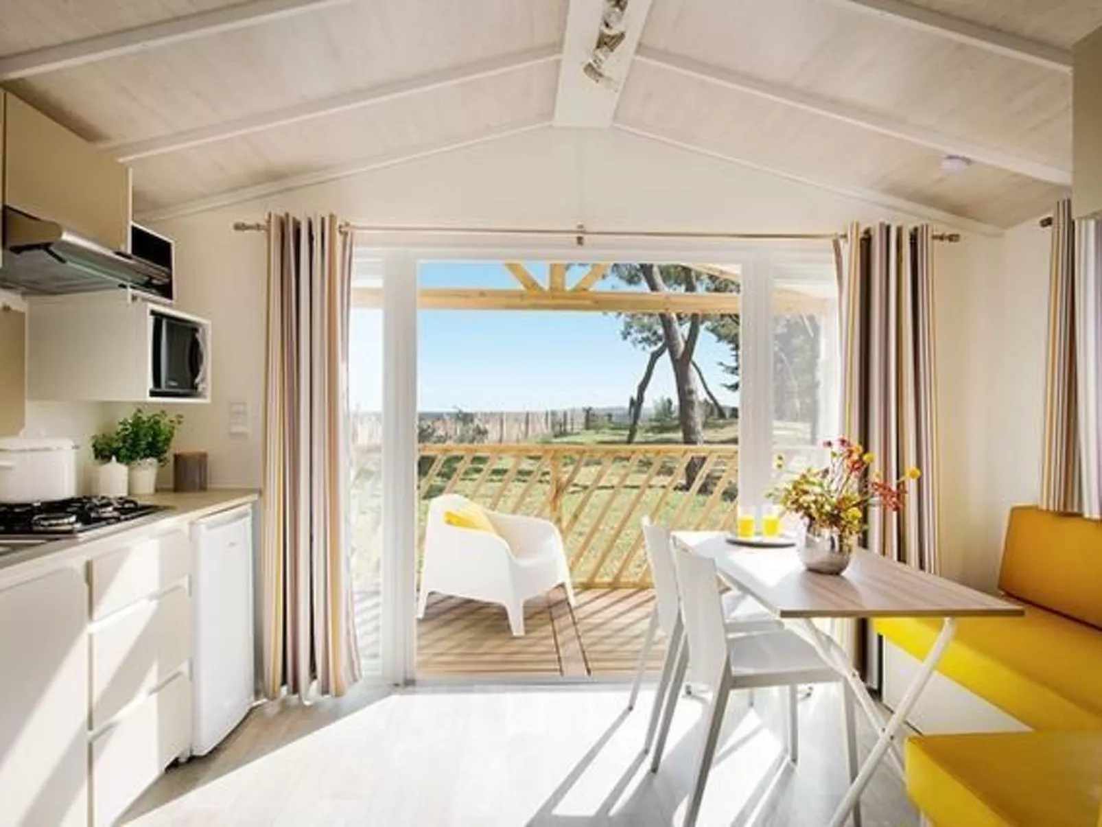 In Hohenlychen mit Grill, Loggia 3-Drinnen