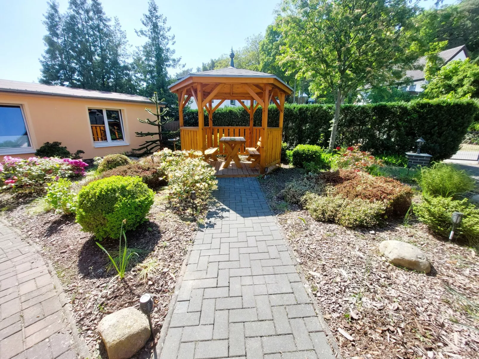 Mit eigenem Parkplatz-Inside