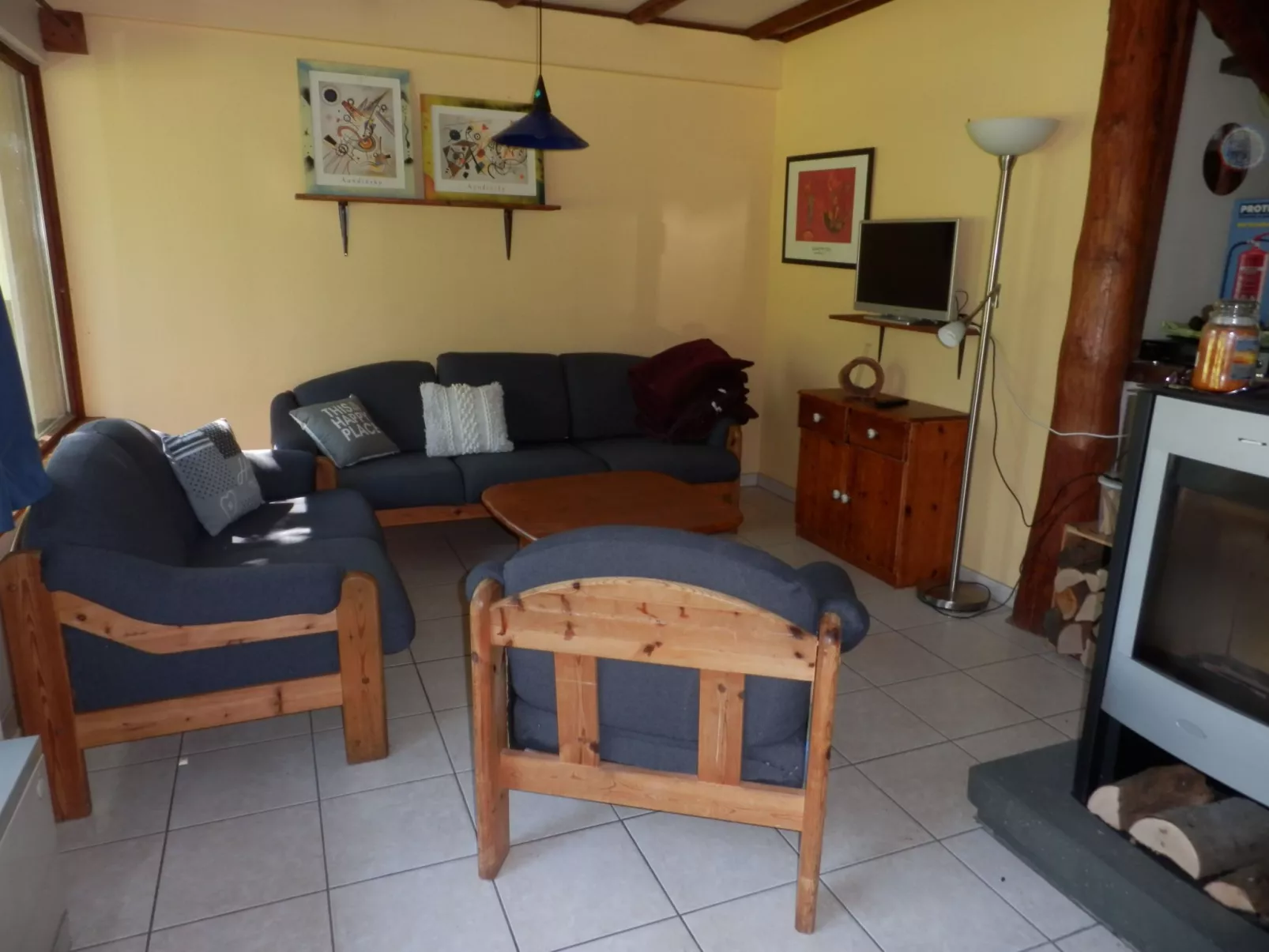 Mit Grill, Terrasse und Garten-Inside