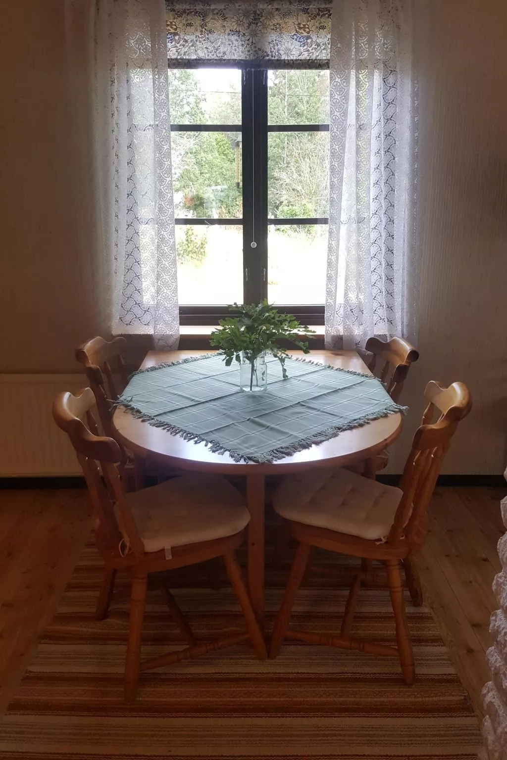 Mit privater Terrasse-Drinnen