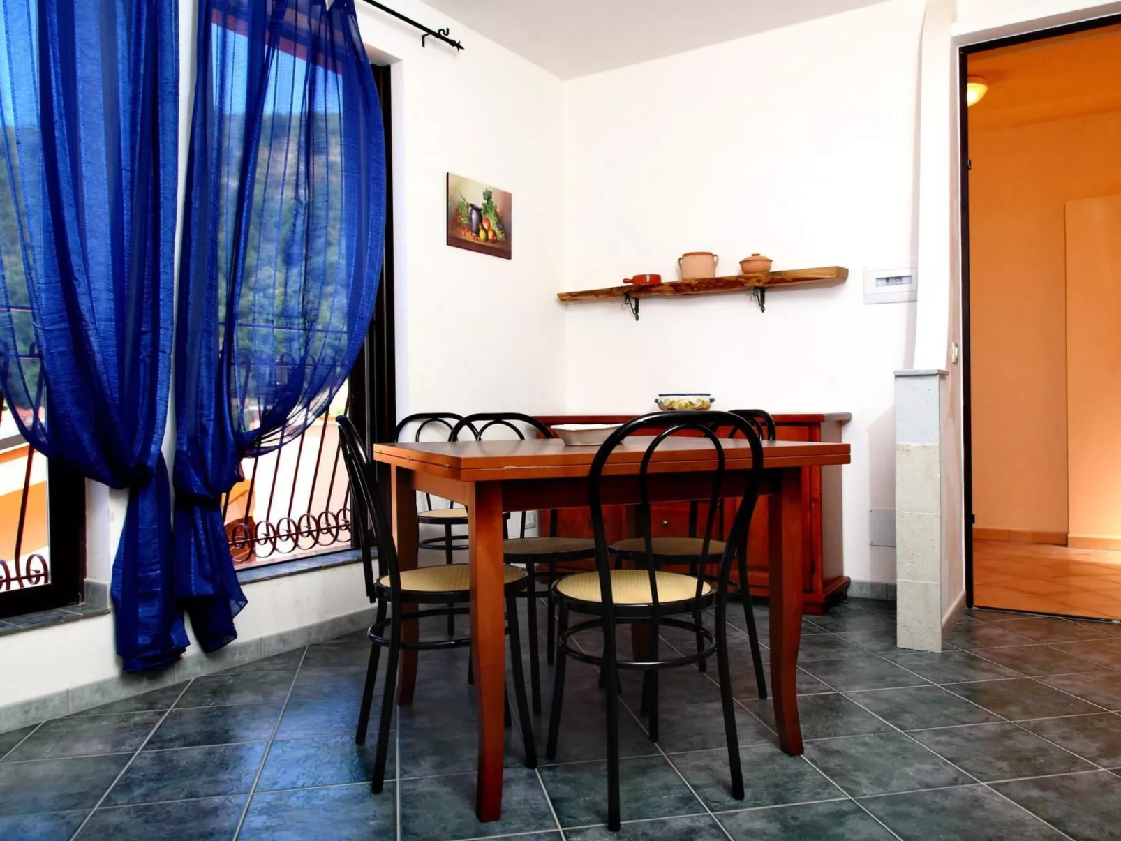 Flacher Kirschbaum-Drinnen