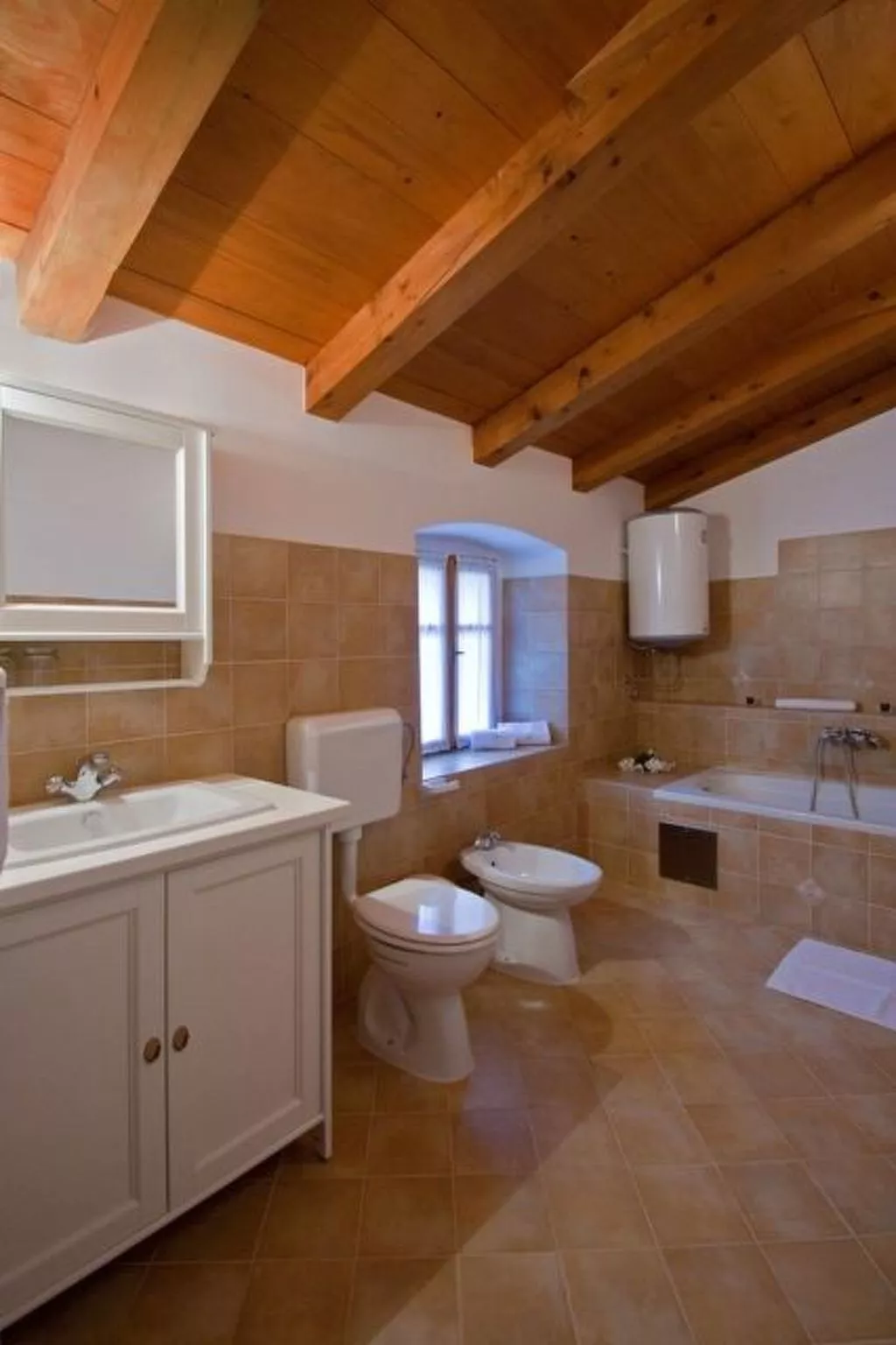 Modernes Ferienhaus in Vadreš mit Privatem Pool-Dedans