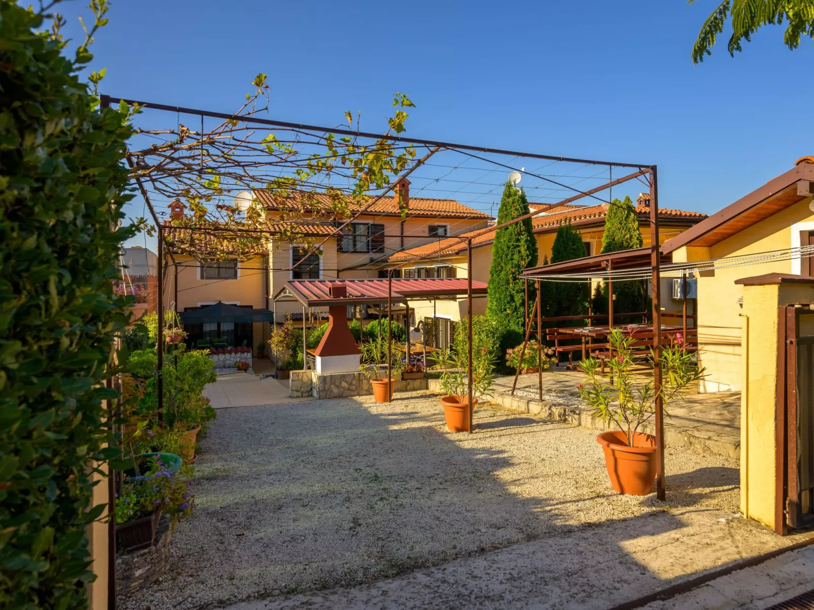 Stilvoll eingerichtete Ferienwohnung 4-Drinnen