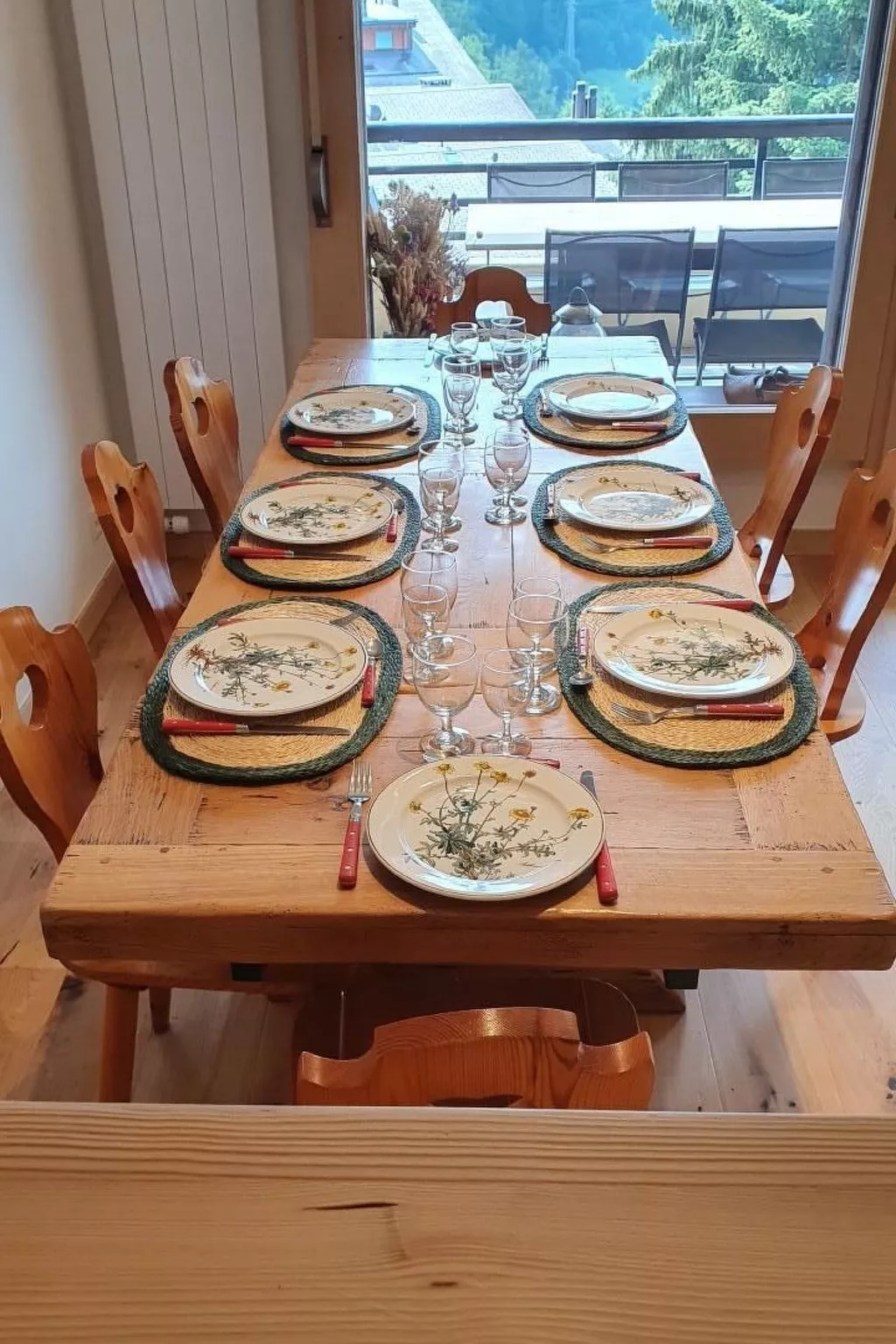 Mit Blick auf die Berge-Inside