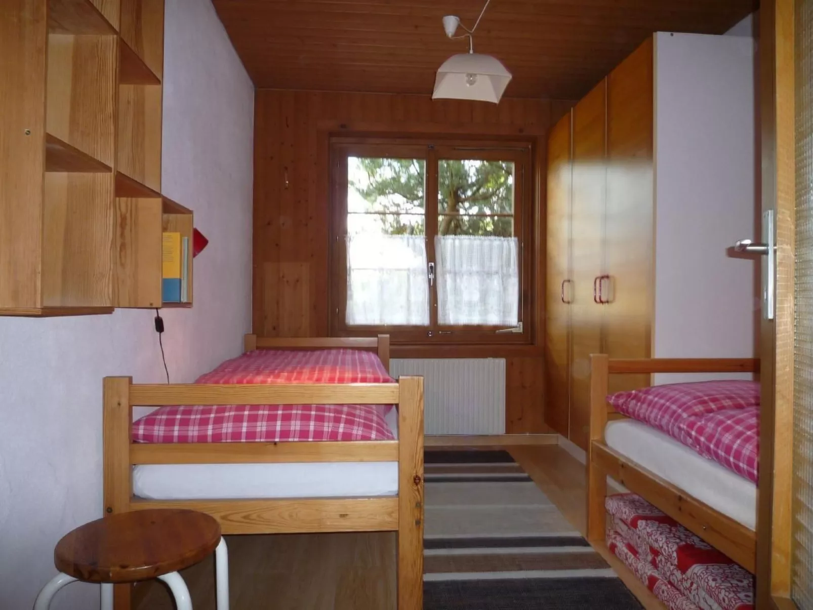 Sonnige Ferienwohnung mit Terrasse,idyllische Lage-Drinnen