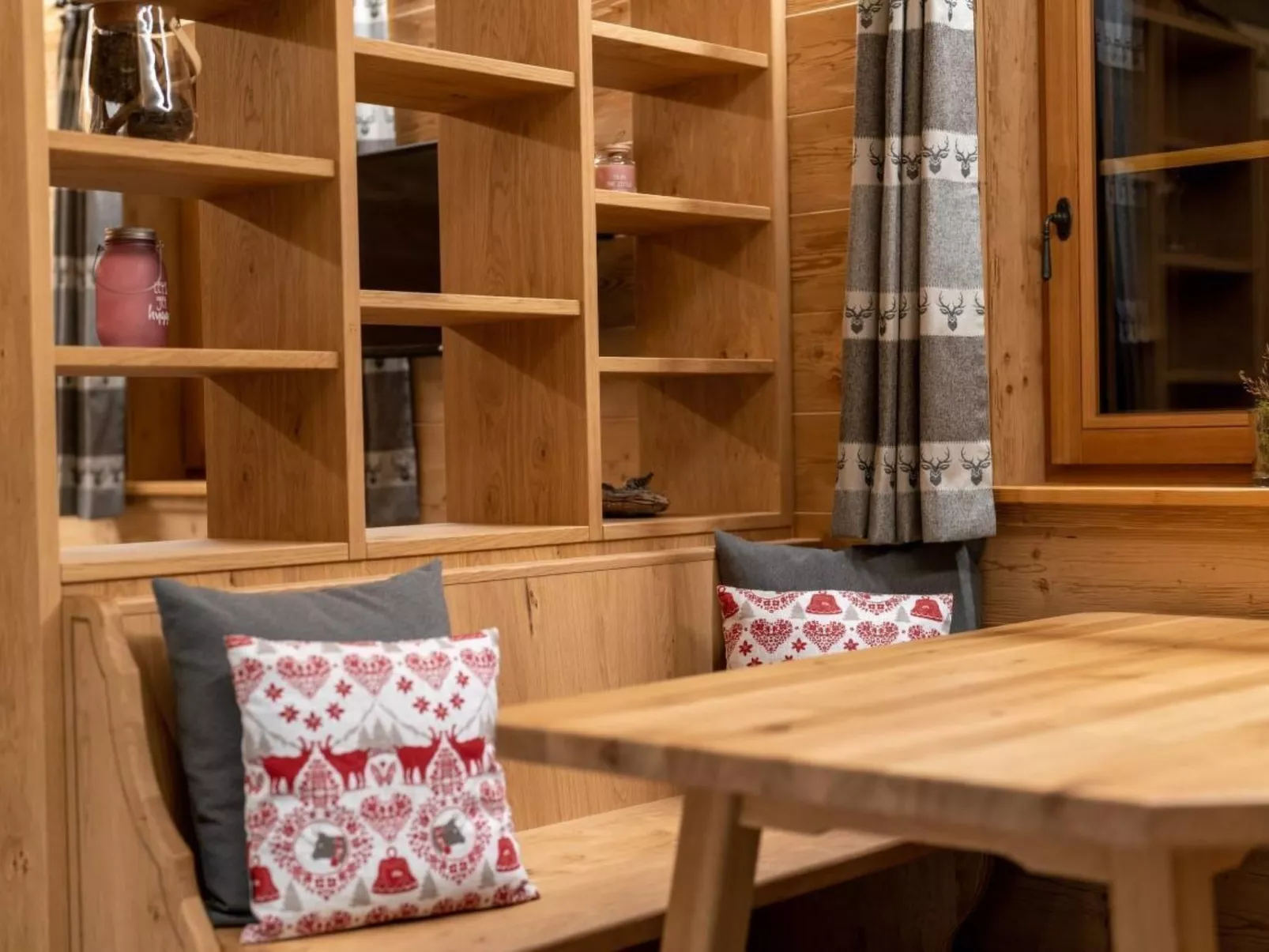 Engadin Chalet Apart-Drinnen