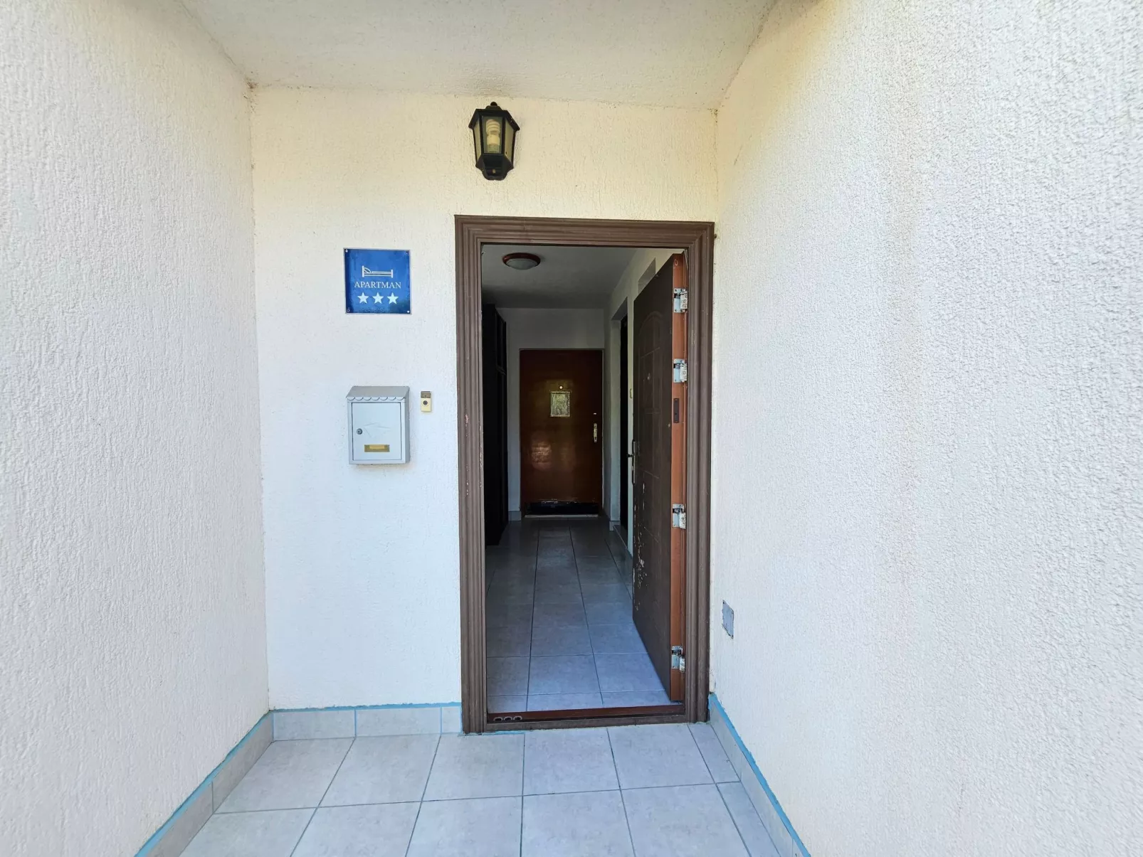 Wohnung auf zwei Etagen mit Terrasse und Balkon-Drinnen