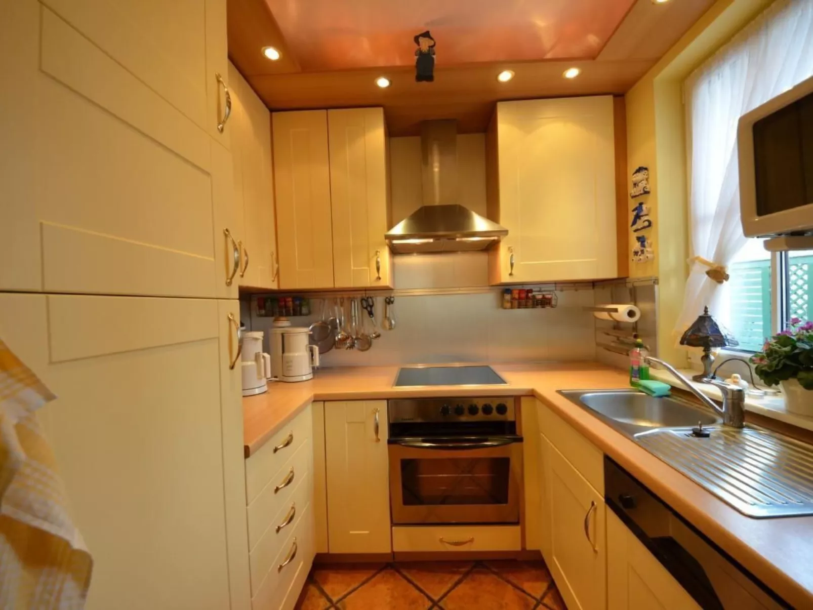 Haus Komoran-Drinnen