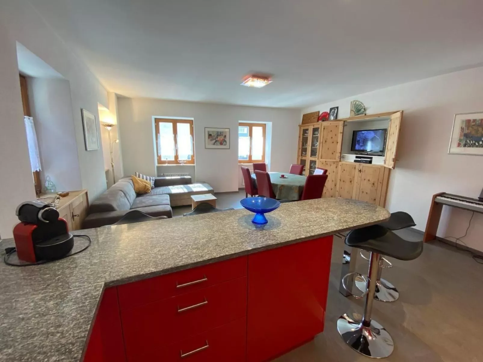 Chesa Robinson 4-Inside