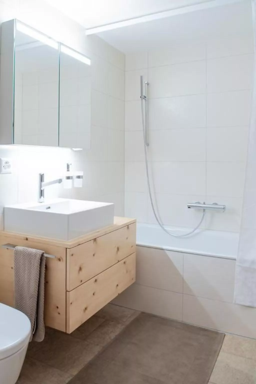 Chesa Curtin 2-Image-tags.info