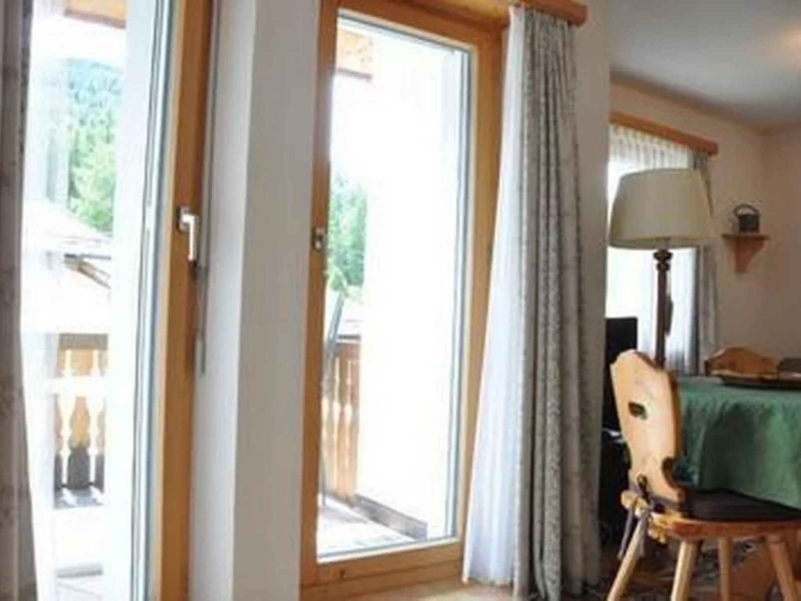 Chesa Sunasain V7-Inside