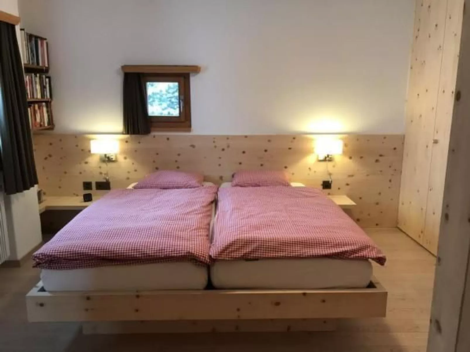 Chesa Arnica 3-Drinnen