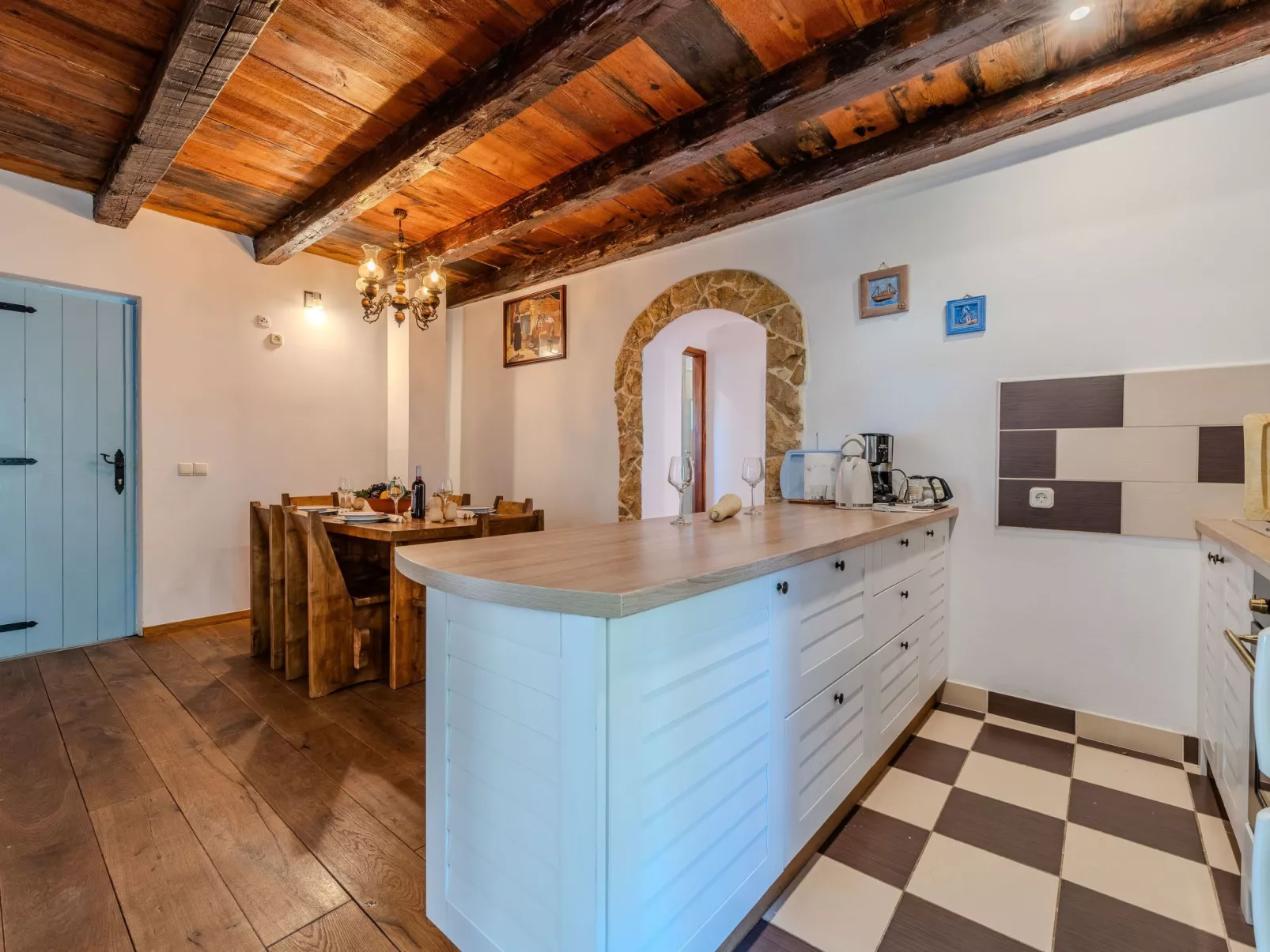 Heritage Stone House -T.A Leut Agency-Drinnen