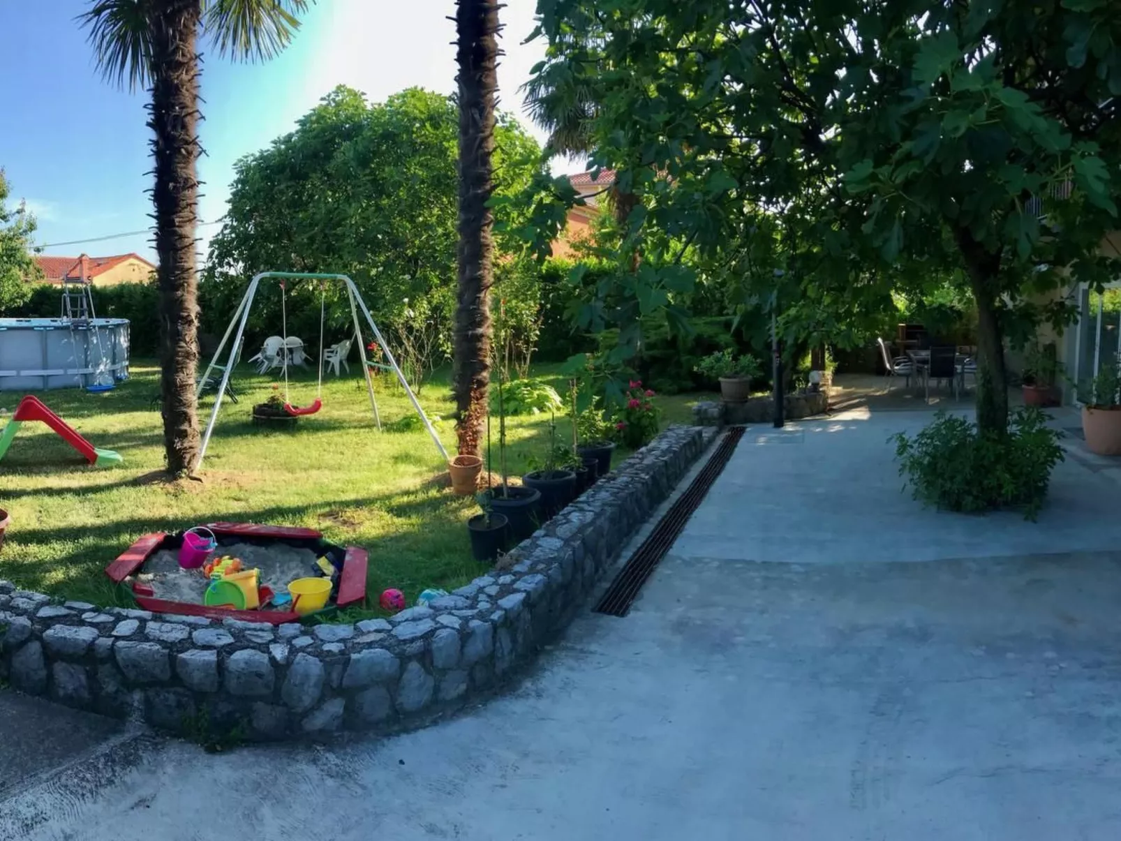 Wohnung mit Terrasse-Outside