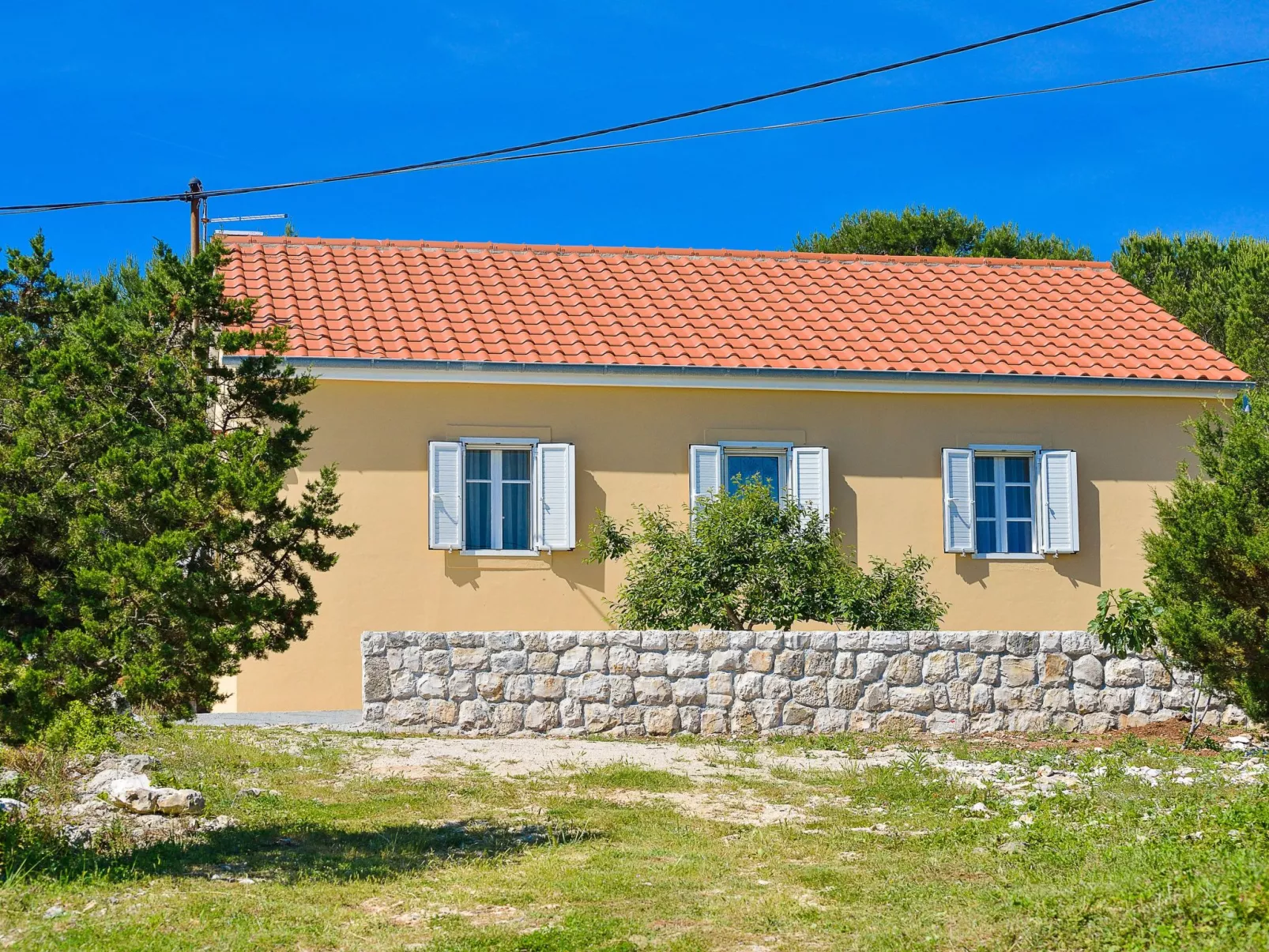 "Sakarun" mit Blick auf das Wasser-Draußen