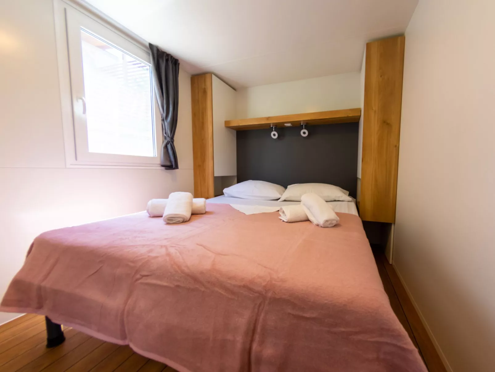 Mobilheim "Adria Family" mit Pool-Inside